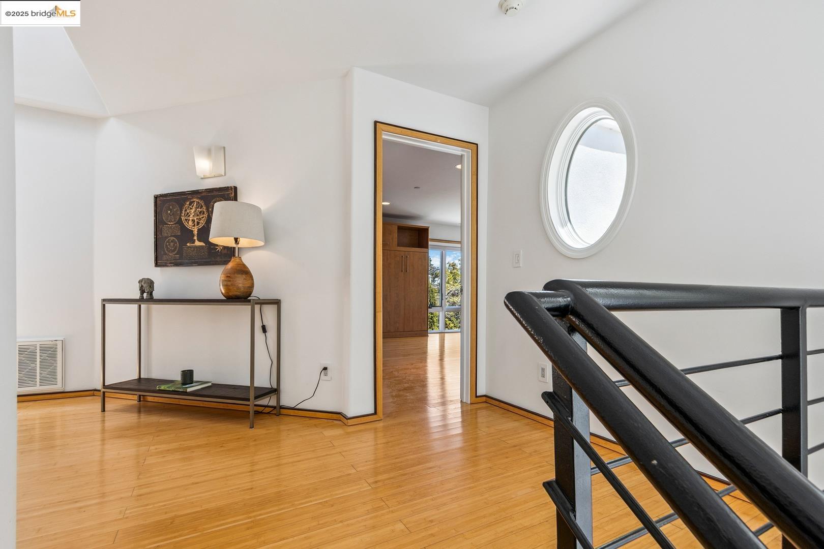 Detail Gallery Image 19 of 45 For 2912 Hillside Dr, Burlingame,  CA 94010 - 4 Beds | 4/1 Baths