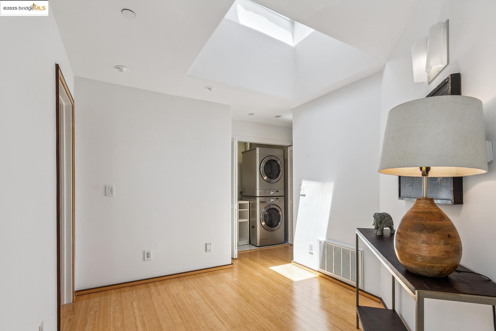 Detail Gallery Image 20 of 45 For 2912 Hillside Dr, Burlingame,  CA 94010 - 4 Beds | 4/1 Baths