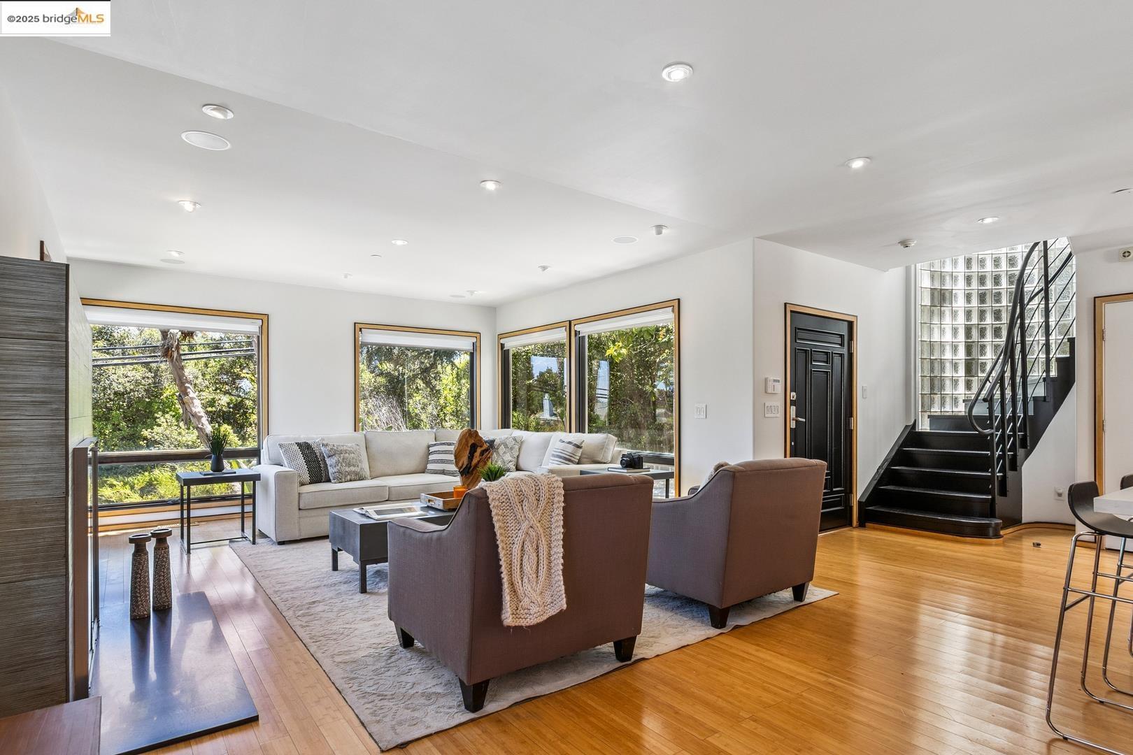 Detail Gallery Image 3 of 45 For 2912 Hillside Dr, Burlingame,  CA 94010 - 4 Beds | 4/1 Baths