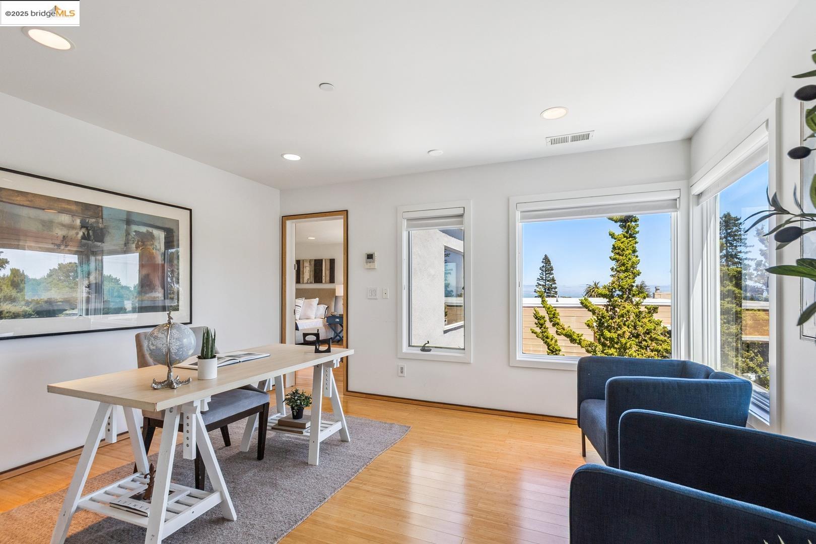Detail Gallery Image 21 of 45 For 2912 Hillside Dr, Burlingame,  CA 94010 - 4 Beds | 4/1 Baths
