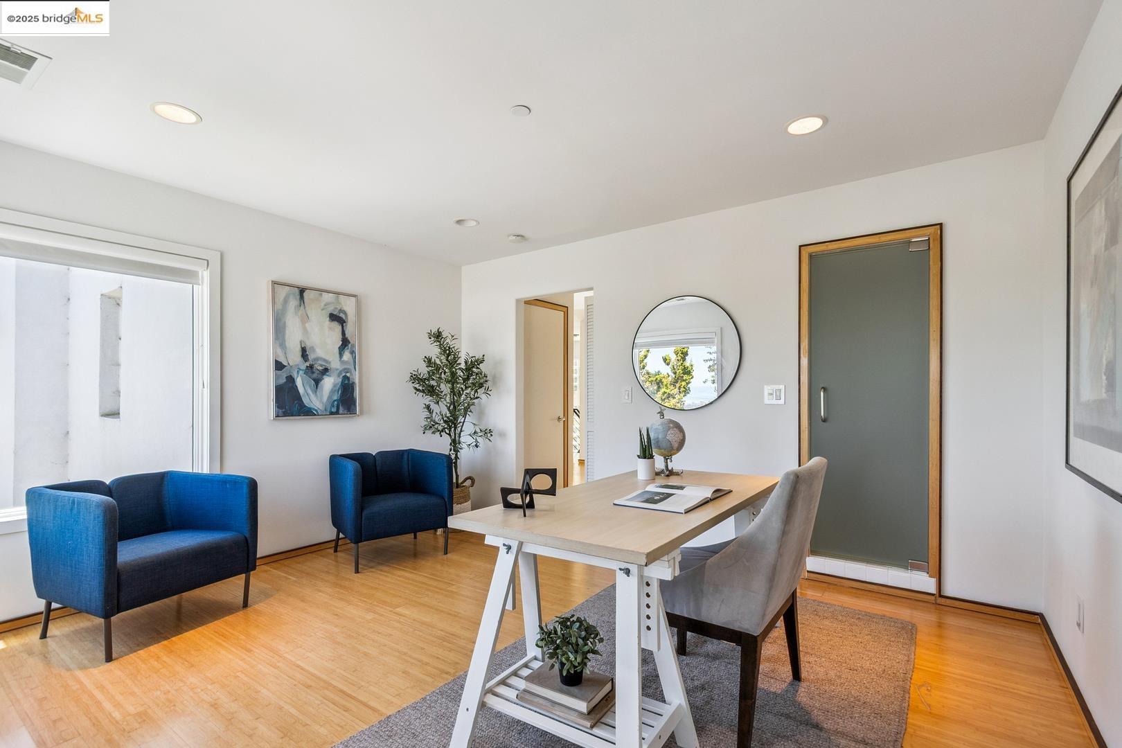 Detail Gallery Image 23 of 45 For 2912 Hillside Dr, Burlingame,  CA 94010 - 4 Beds | 4/1 Baths