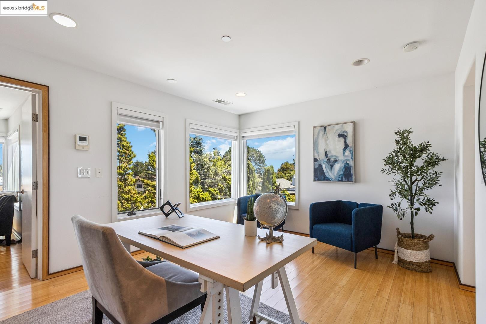 Detail Gallery Image 24 of 45 For 2912 Hillside Dr, Burlingame,  CA 94010 - 4 Beds | 4/1 Baths