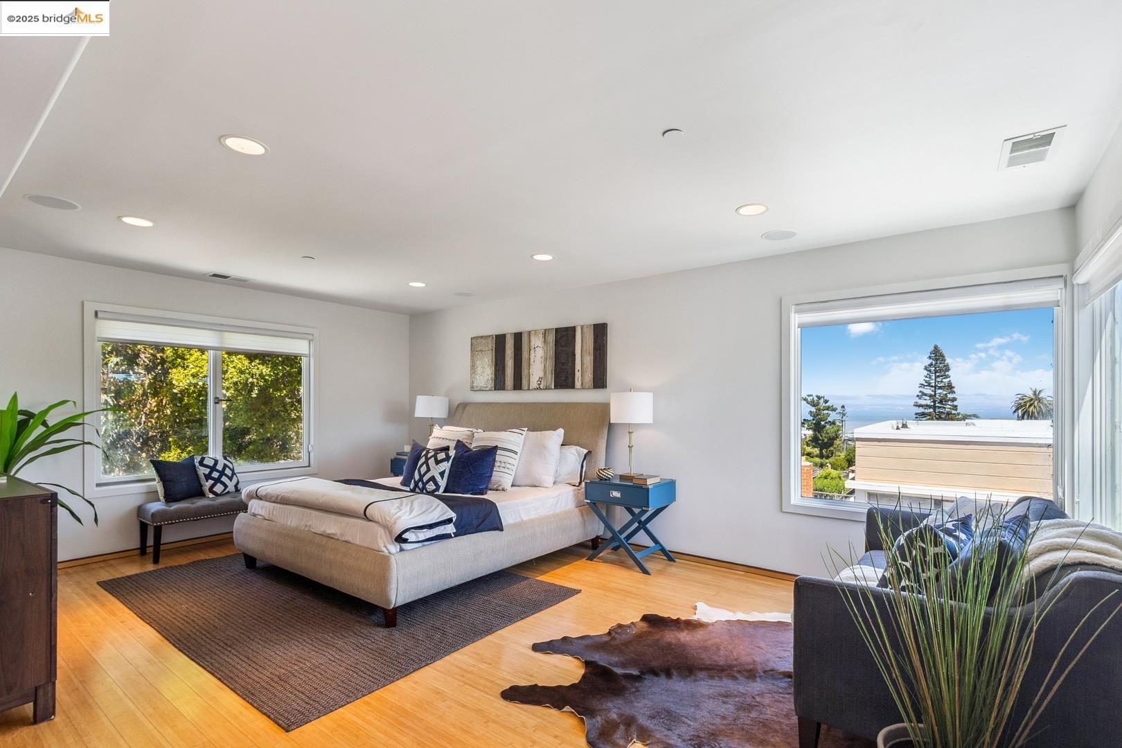 Detail Gallery Image 26 of 45 For 2912 Hillside Dr, Burlingame,  CA 94010 - 4 Beds | 4/1 Baths