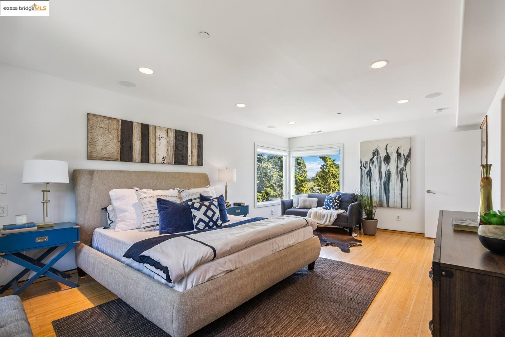 Detail Gallery Image 28 of 45 For 2912 Hillside Dr, Burlingame,  CA 94010 - 4 Beds | 4/1 Baths
