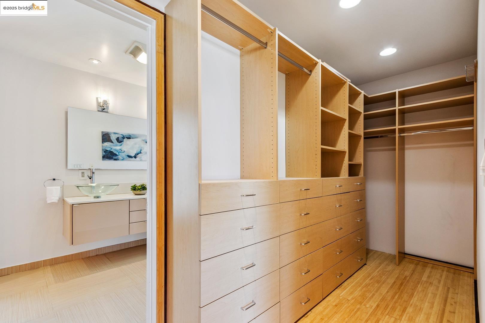 Detail Gallery Image 29 of 45 For 2912 Hillside Dr, Burlingame,  CA 94010 - 4 Beds | 4/1 Baths