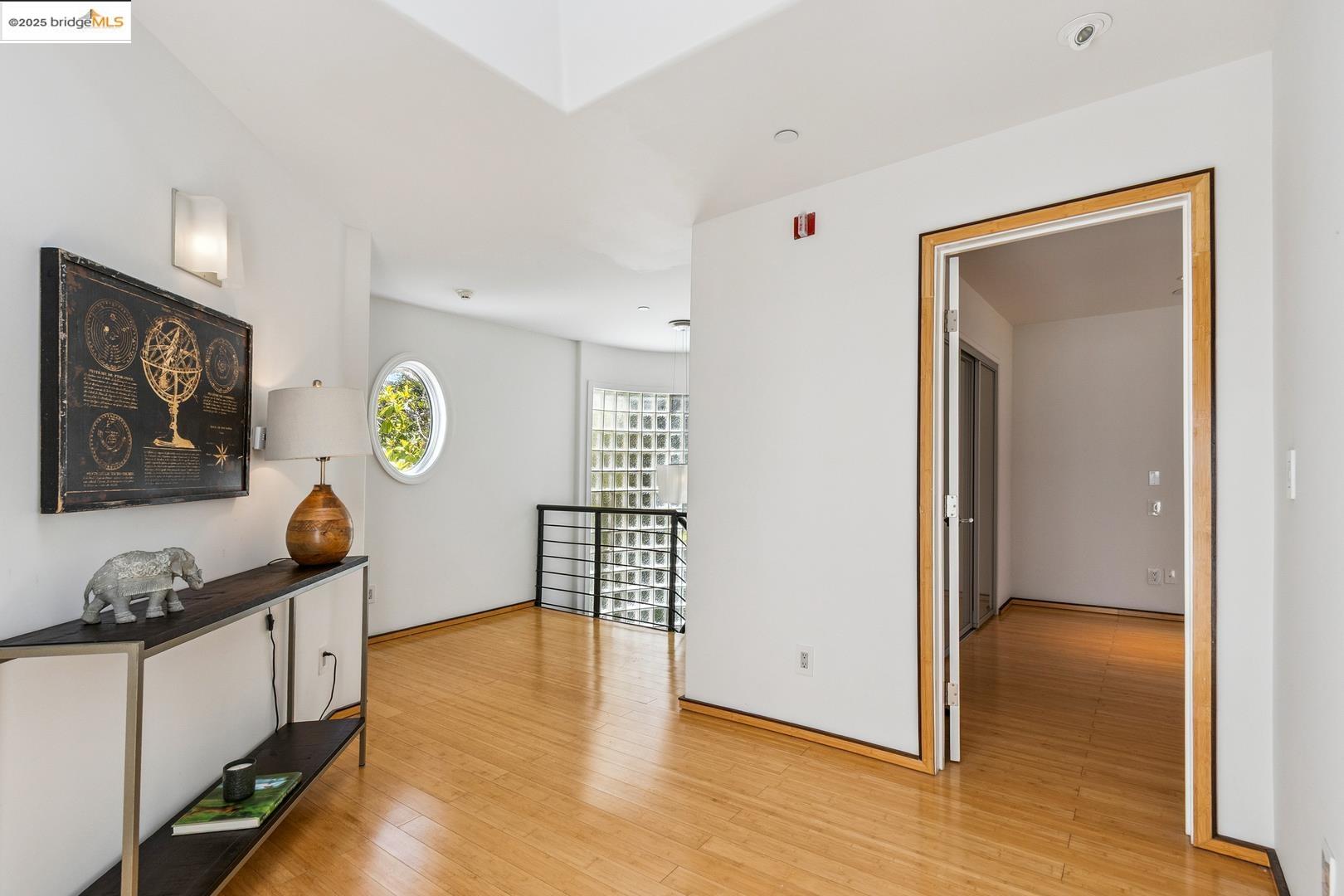 Detail Gallery Image 32 of 45 For 2912 Hillside Dr, Burlingame,  CA 94010 - 4 Beds | 4/1 Baths