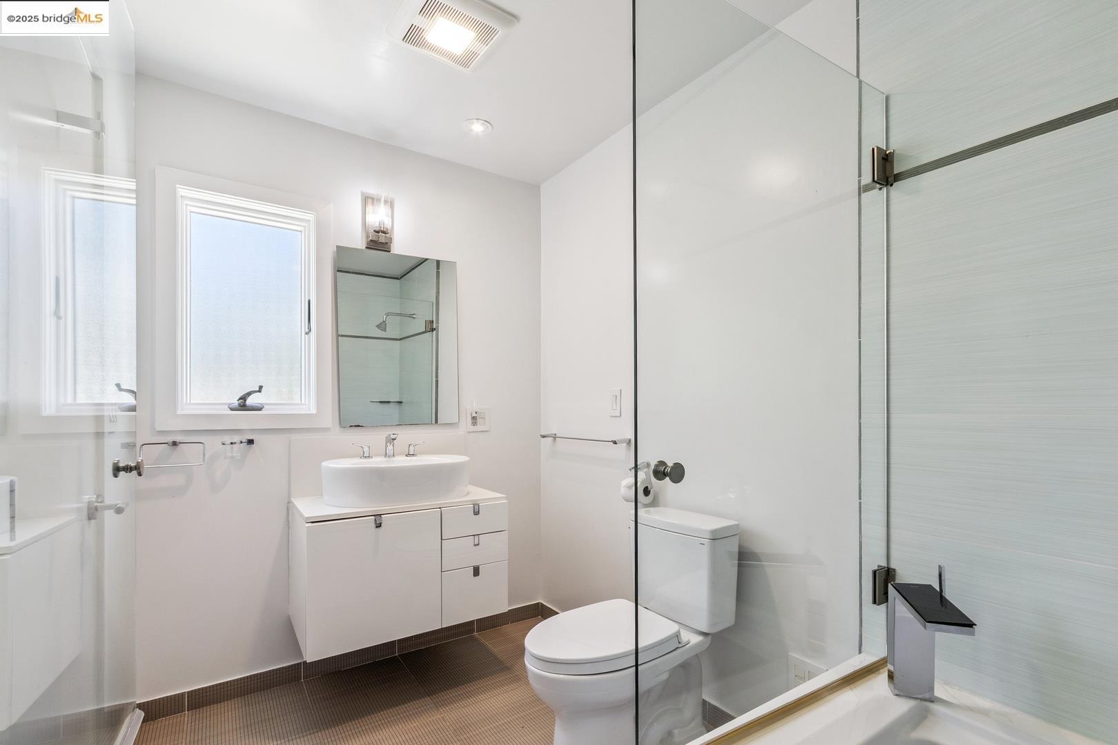 Detail Gallery Image 35 of 45 For 2912 Hillside Dr, Burlingame,  CA 94010 - 4 Beds | 4/1 Baths