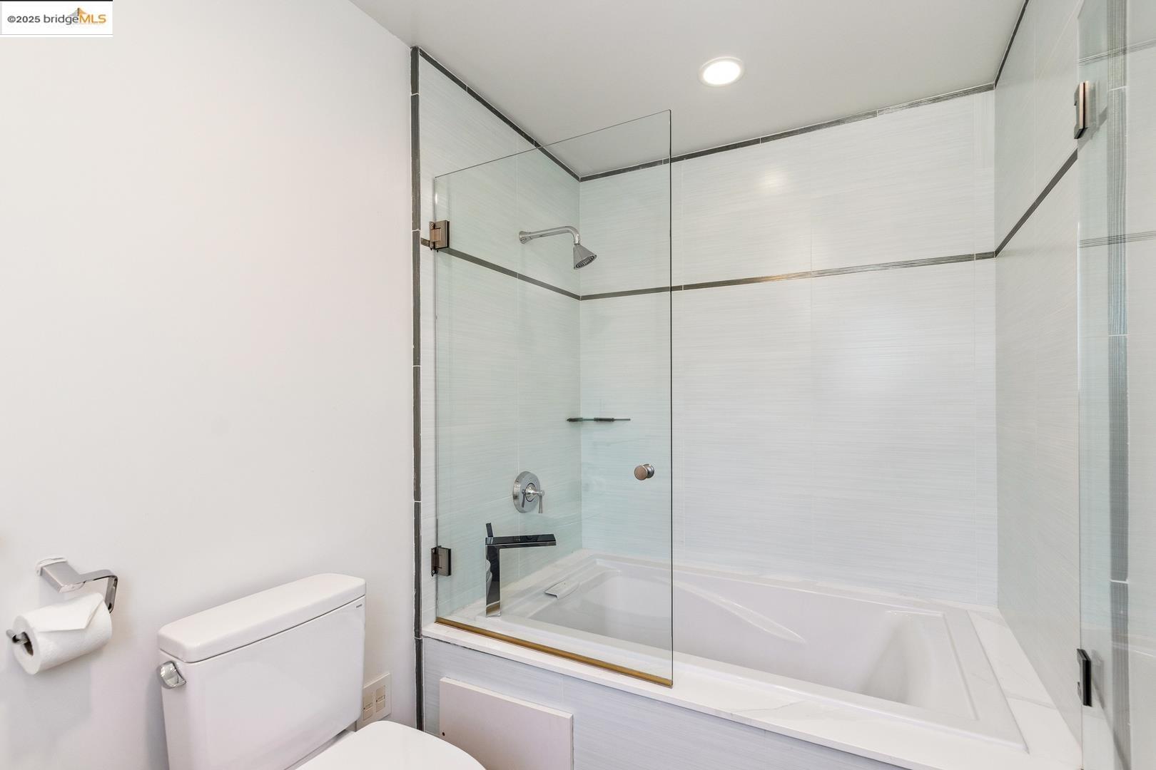 Detail Gallery Image 36 of 45 For 2912 Hillside Dr, Burlingame,  CA 94010 - 4 Beds | 4/1 Baths