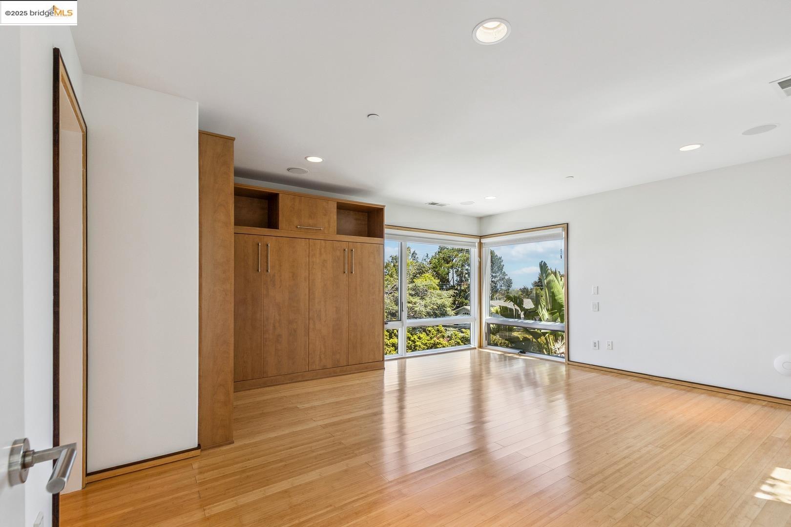 Detail Gallery Image 37 of 45 For 2912 Hillside Dr, Burlingame,  CA 94010 - 4 Beds | 4/1 Baths