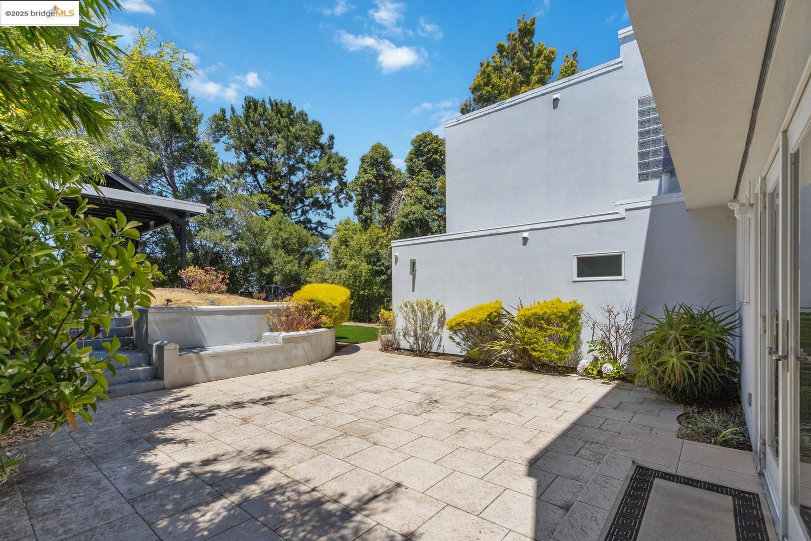 Detail Gallery Image 41 of 45 For 2912 Hillside Dr, Burlingame,  CA 94010 - 4 Beds | 4/1 Baths