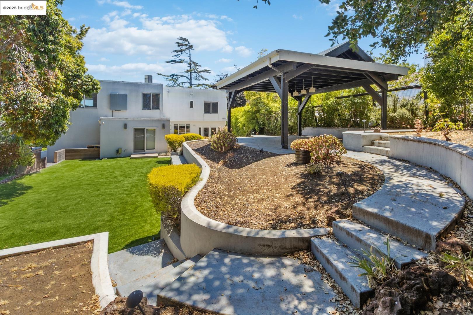 Detail Gallery Image 44 of 45 For 2912 Hillside Dr, Burlingame,  CA 94010 - 4 Beds | 4/1 Baths