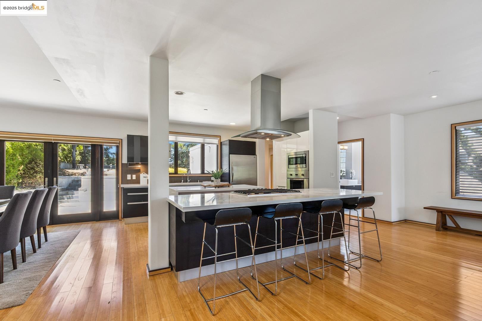 Detail Gallery Image 7 of 45 For 2912 Hillside Dr, Burlingame,  CA 94010 - 4 Beds | 4/1 Baths