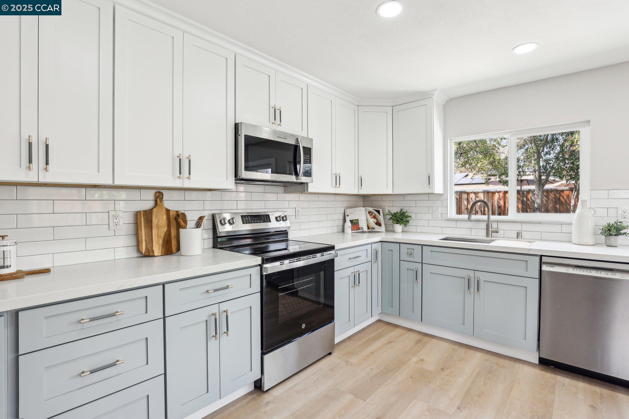Detail Gallery Image 10 of 35 For 562 Swallow Dr, Livermore,  CA 94551 - 4 Beds | 3 Baths