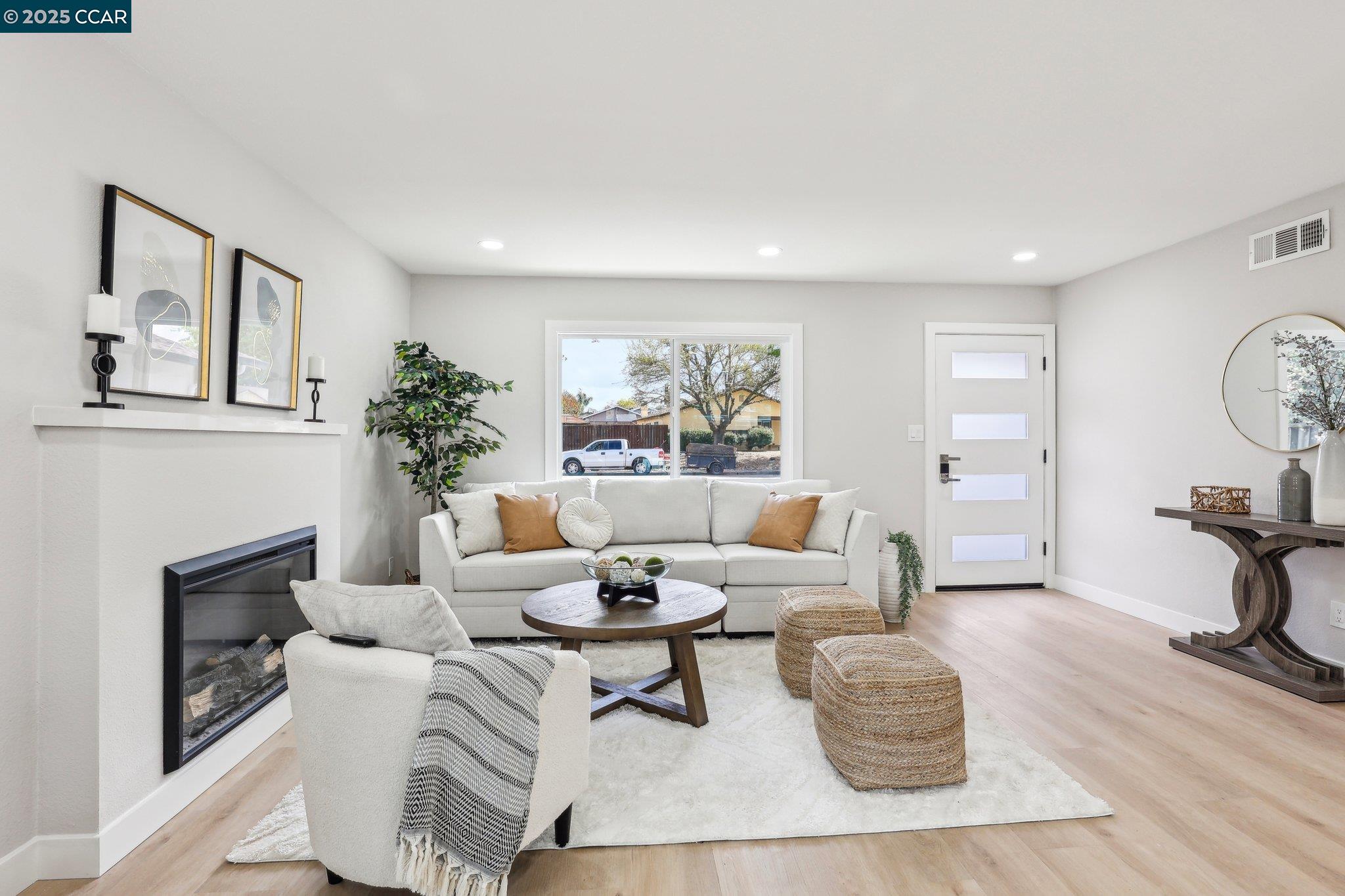 Detail Gallery Image 3 of 35 For 562 Swallow Dr, Livermore,  CA 94551 - 4 Beds | 3 Baths