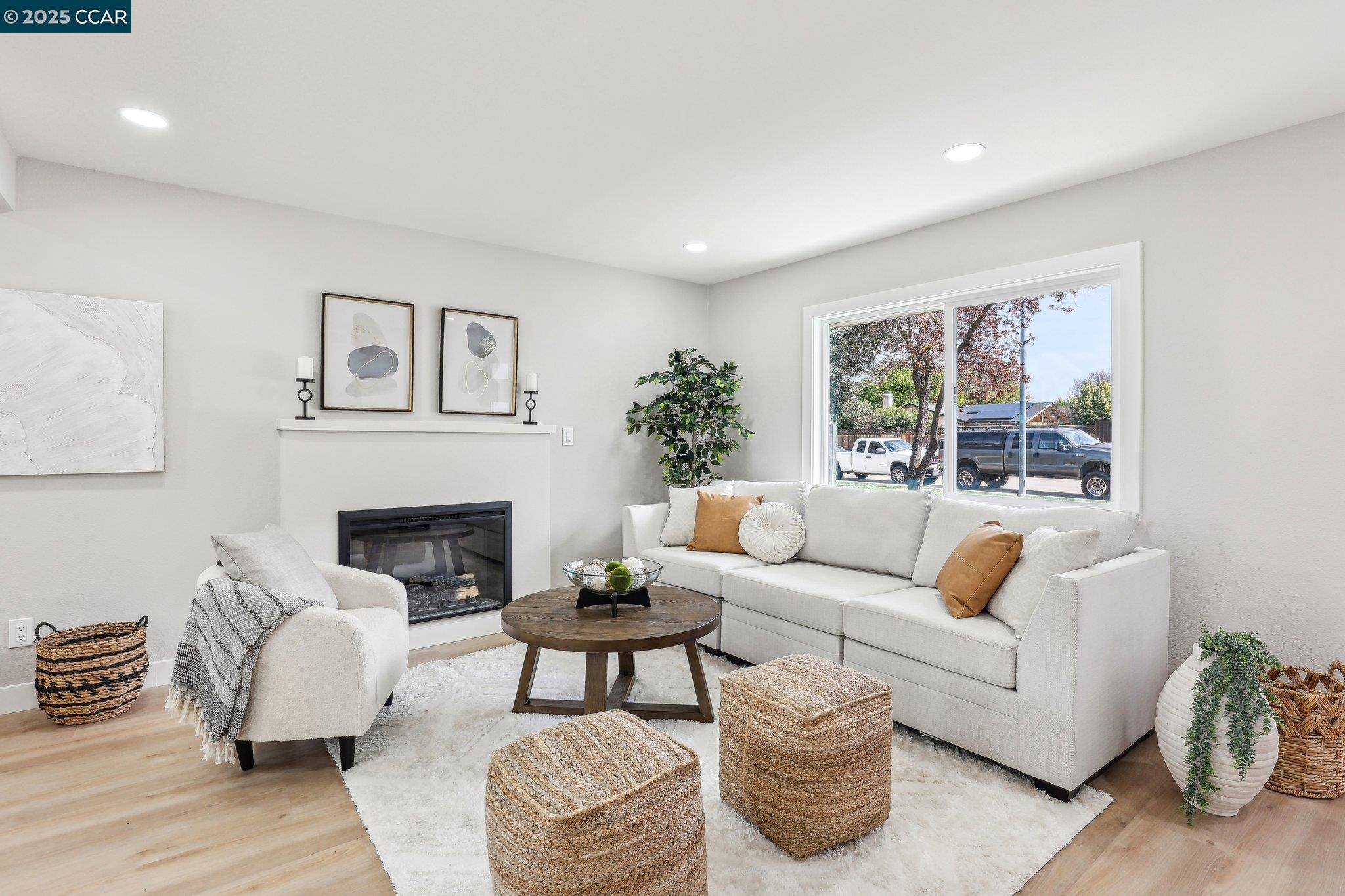 Detail Gallery Image 5 of 35 For 562 Swallow Dr, Livermore,  CA 94551 - 4 Beds | 3 Baths