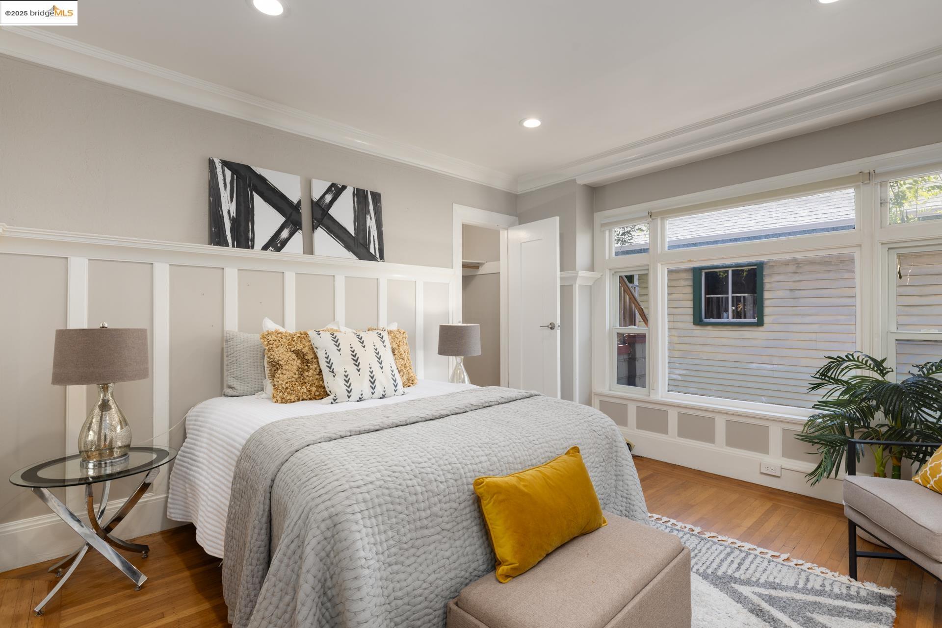 Detail Gallery Image 12 of 17 For 665 39th St, Oakland,  CA 94609 - – Beds | – Baths