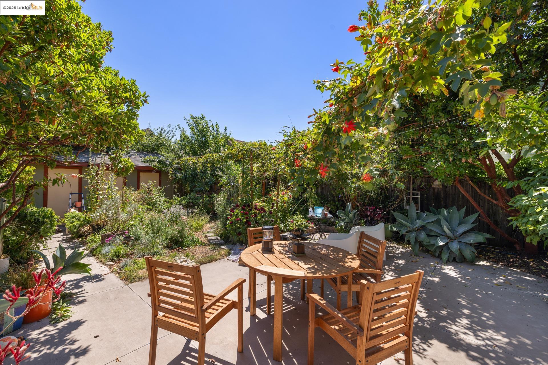 Detail Gallery Image 16 of 17 For 665 39th St, Oakland,  CA 94609 - – Beds | – Baths
