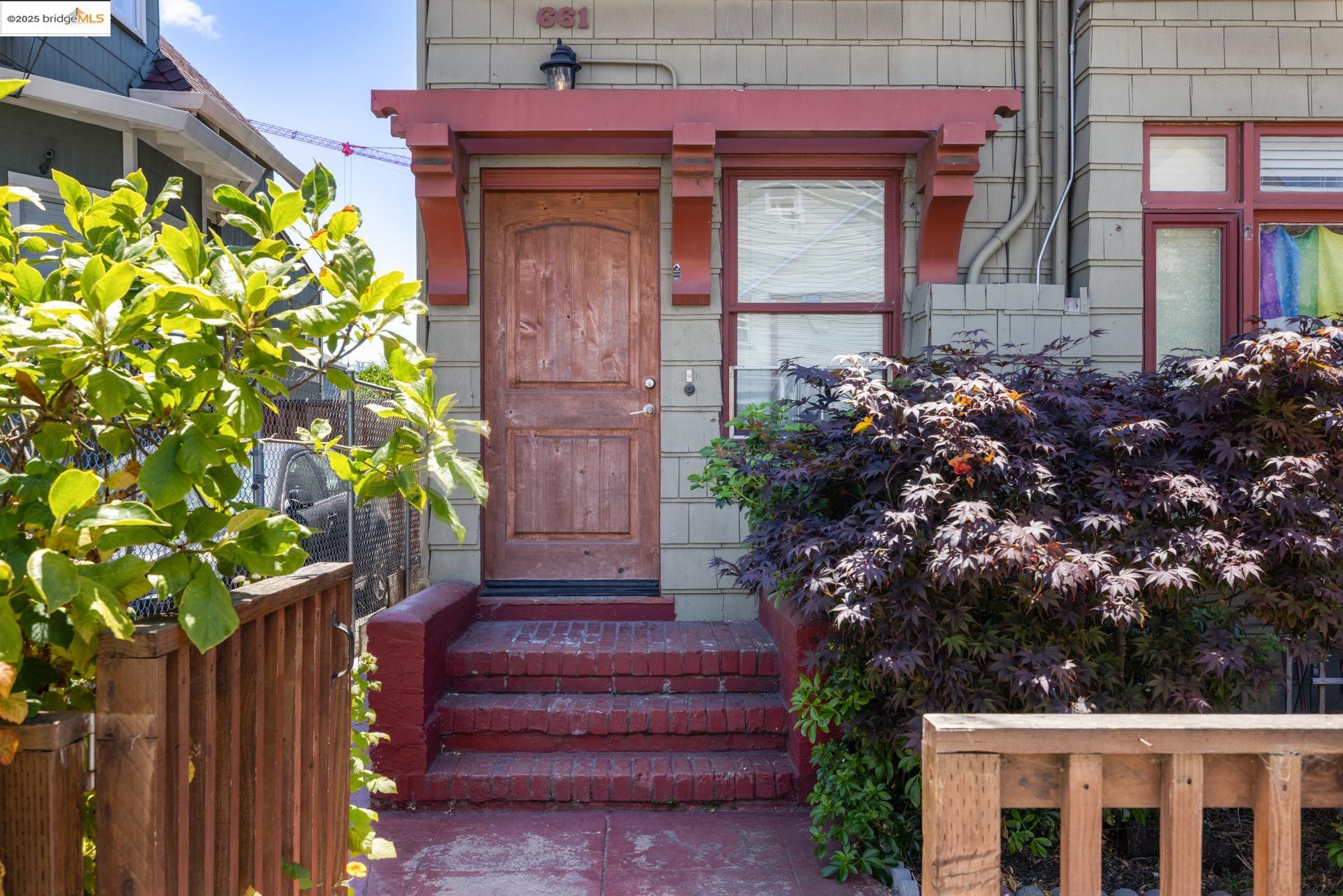 Detail Gallery Image 4 of 17 For 665 39th St, Oakland,  CA 94609 - – Beds | – Baths