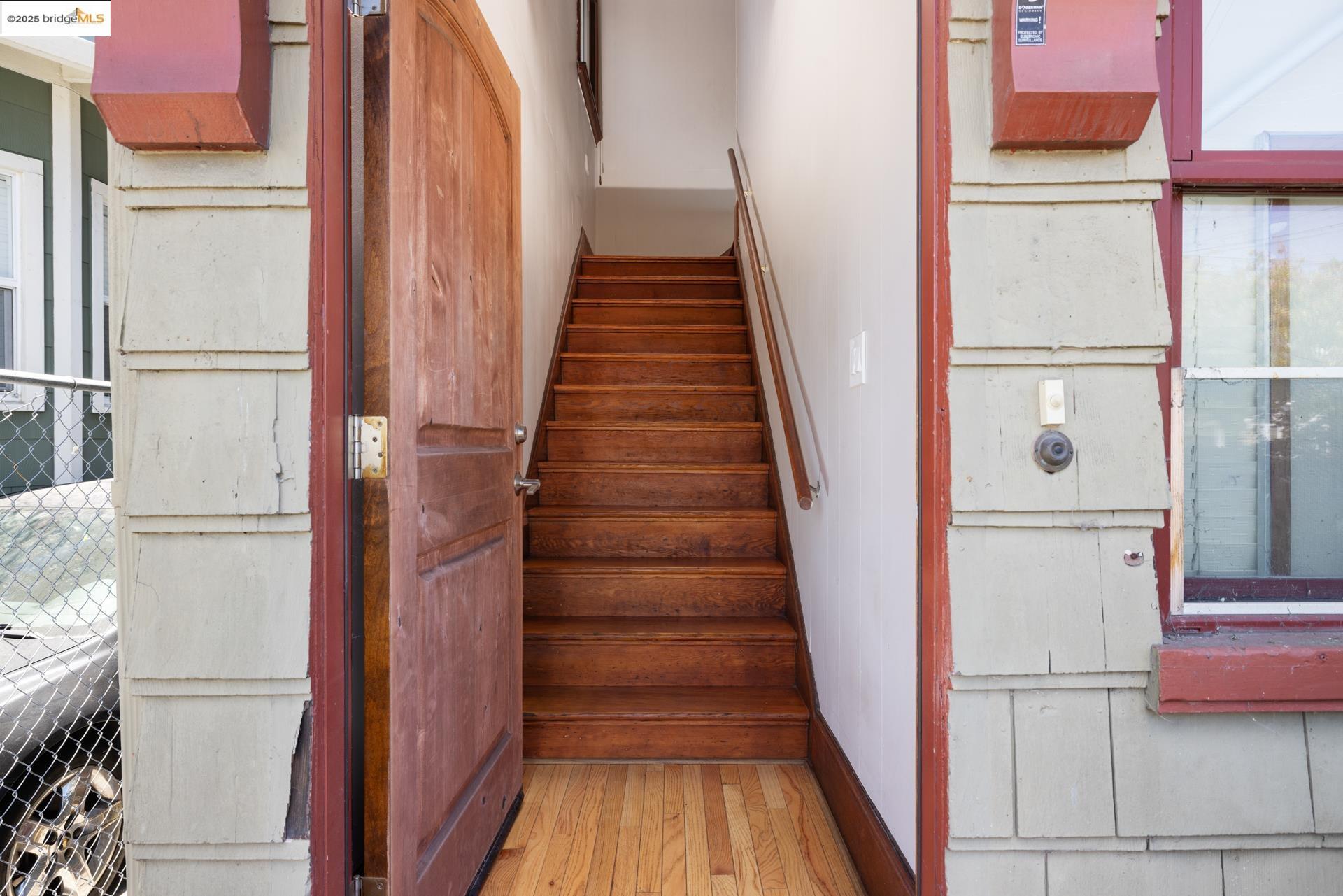 Detail Gallery Image 5 of 17 For 665 39th St, Oakland,  CA 94609 - – Beds | – Baths