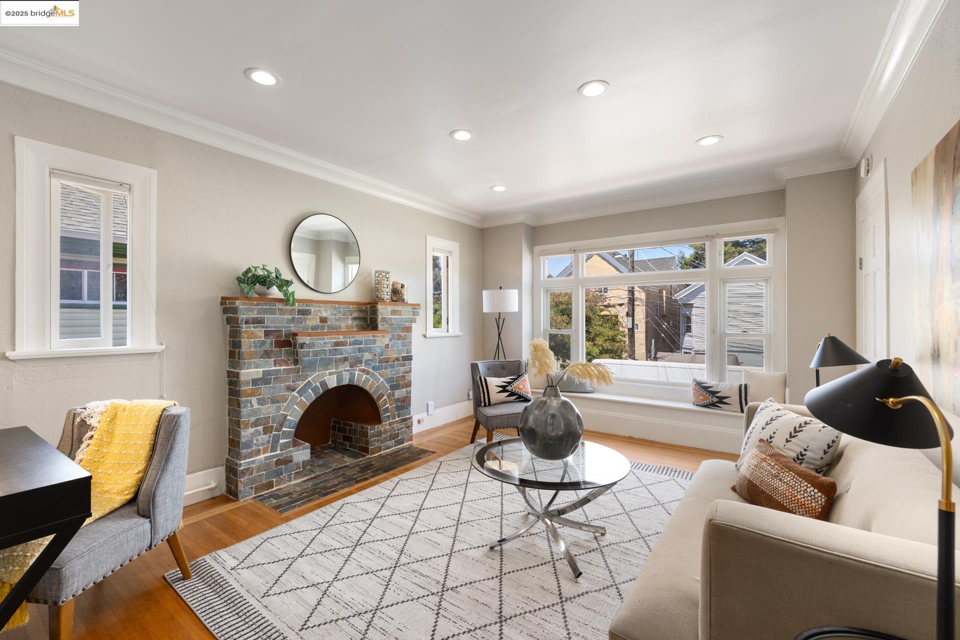 Detail Gallery Image 6 of 17 For 665 39th St, Oakland,  CA 94609 - – Beds | – Baths