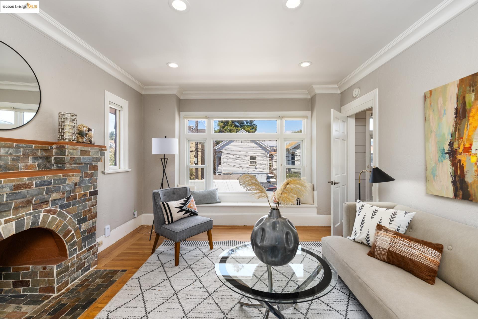 Detail Gallery Image 7 of 17 For 665 39th St, Oakland,  CA 94609 - – Beds | – Baths