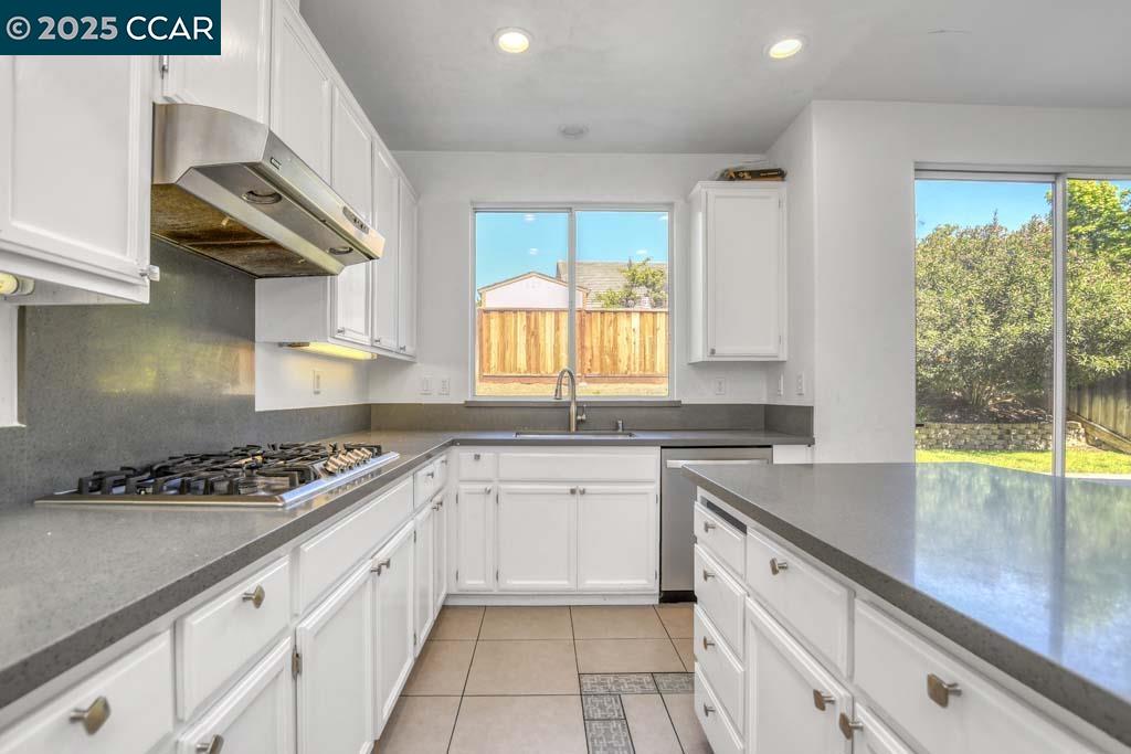 Detail Gallery Image 21 of 39 For 2017 Asilomar Dr, Antioch,  CA 94509-8930 - 5 Beds | 3 Baths