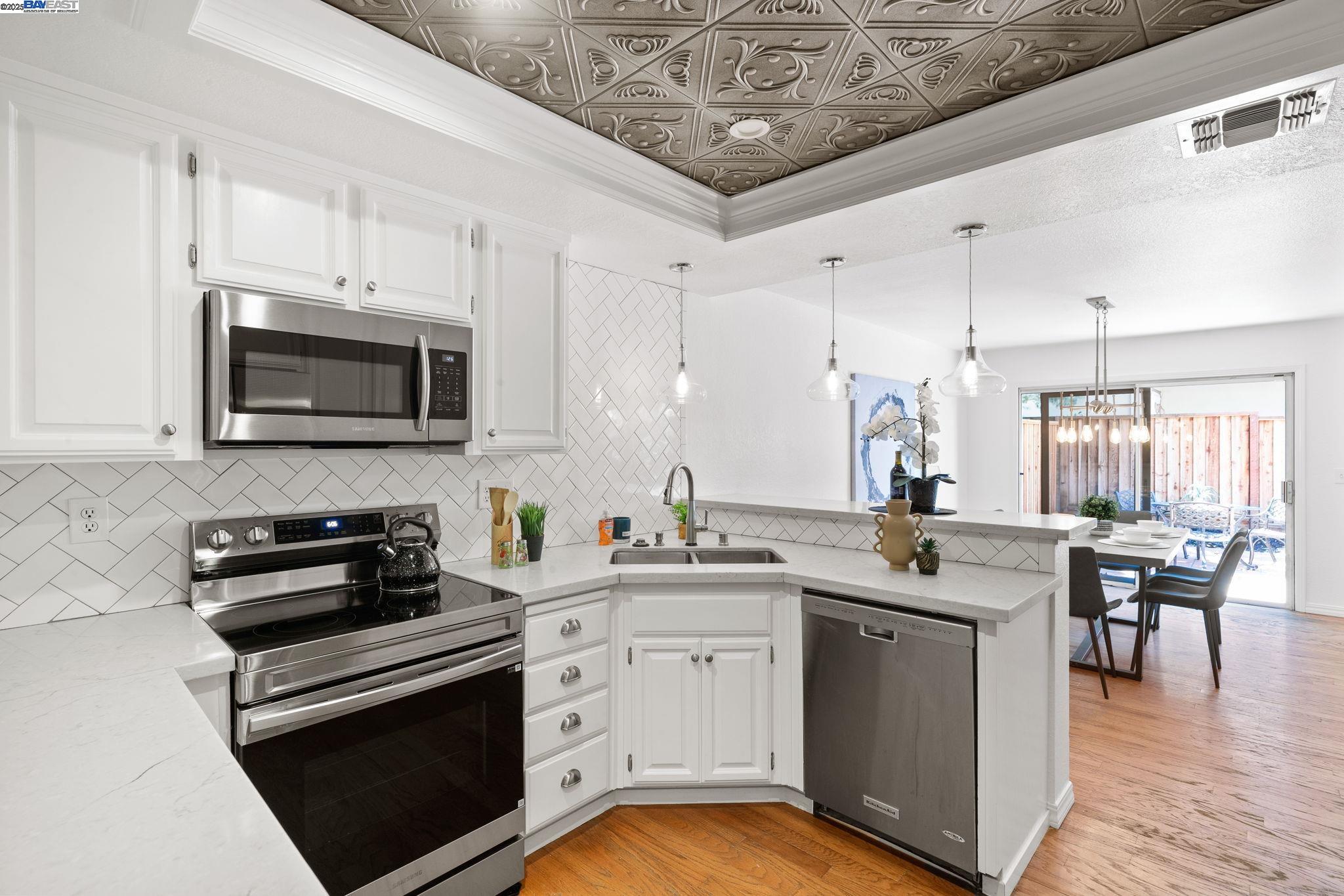 Detail Gallery Image 8 of 39 For 1585 Poppybank Ct, Pleasanton,  CA 94566 - 4 Beds | 2/1 Baths