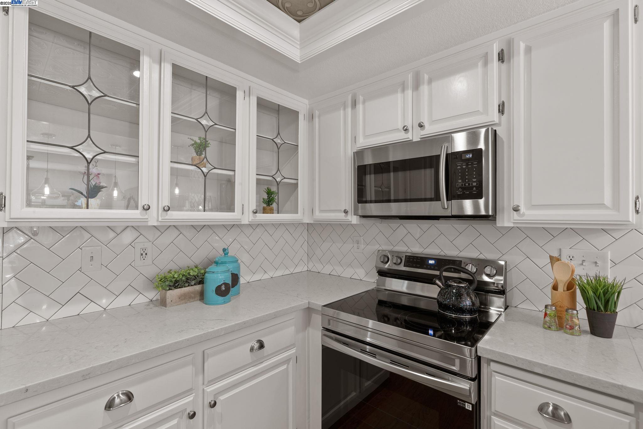 Detail Gallery Image 10 of 39 For 1585 Poppybank Ct, Pleasanton,  CA 94566 - 4 Beds | 2/1 Baths