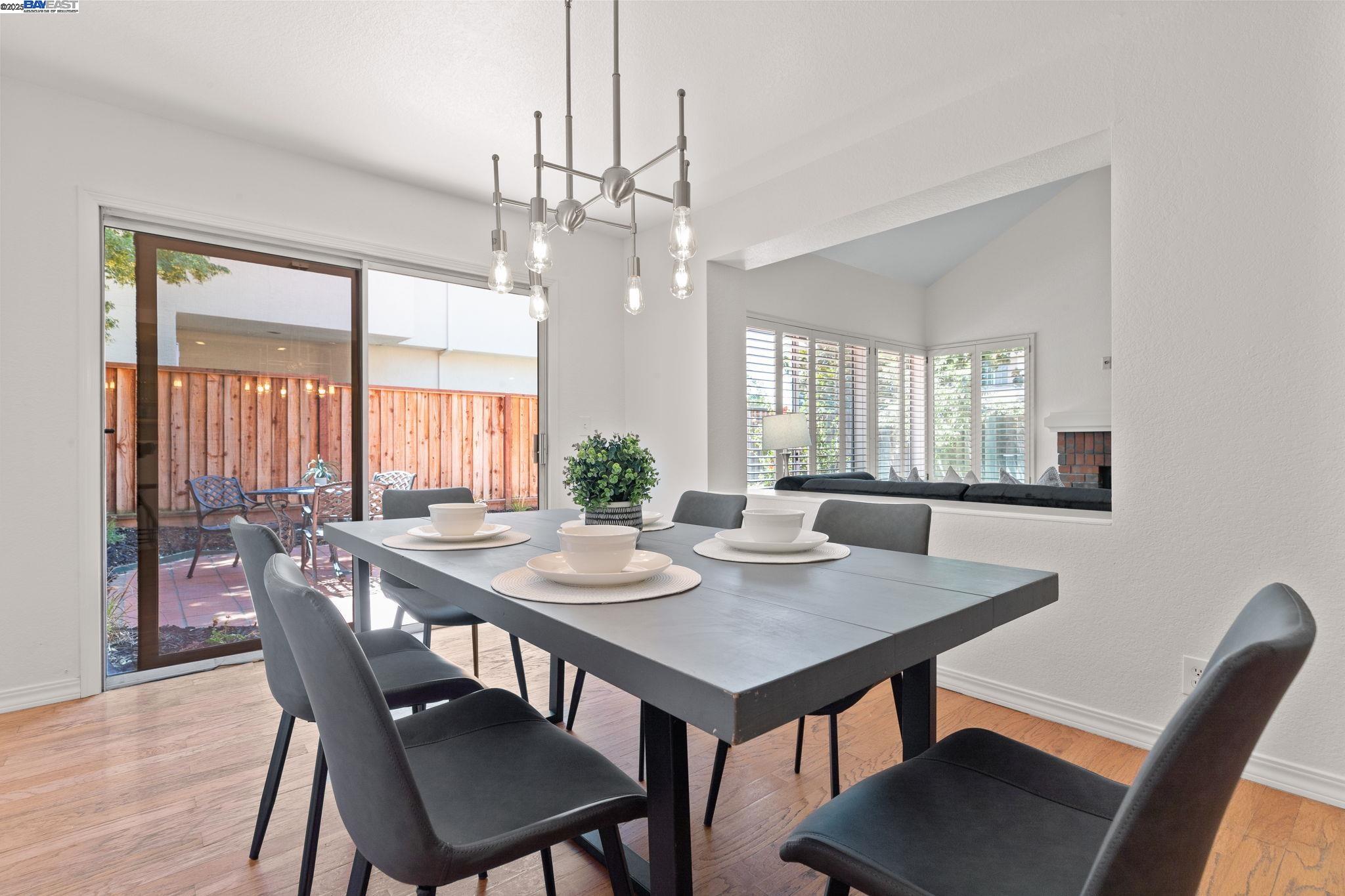Detail Gallery Image 11 of 39 For 1585 Poppybank Ct, Pleasanton,  CA 94566 - 4 Beds | 2/1 Baths