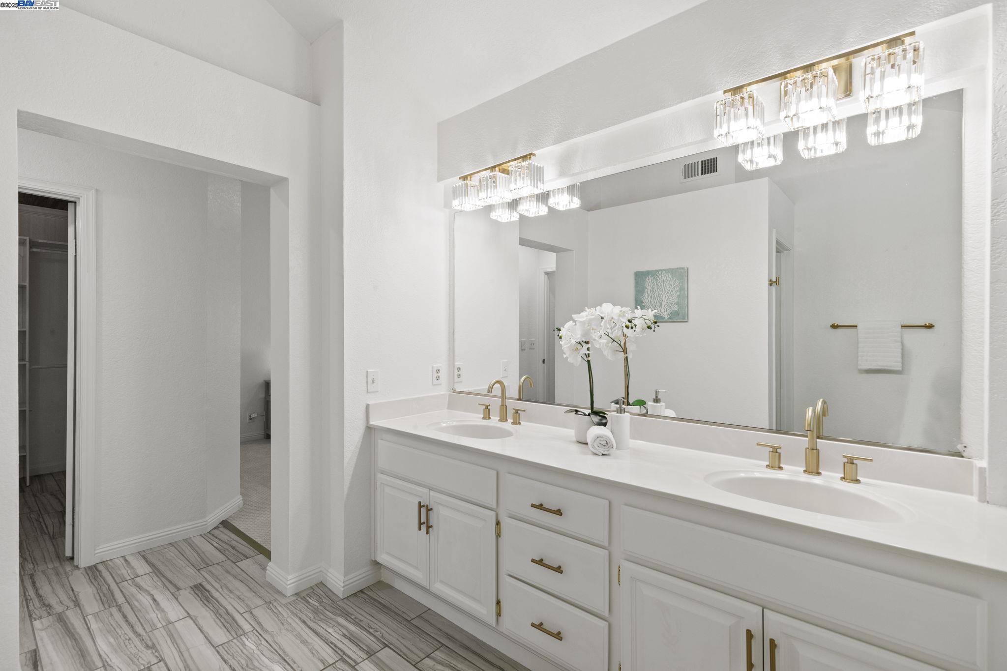 Detail Gallery Image 16 of 39 For 1585 Poppybank Ct, Pleasanton,  CA 94566 - 4 Beds | 2/1 Baths
