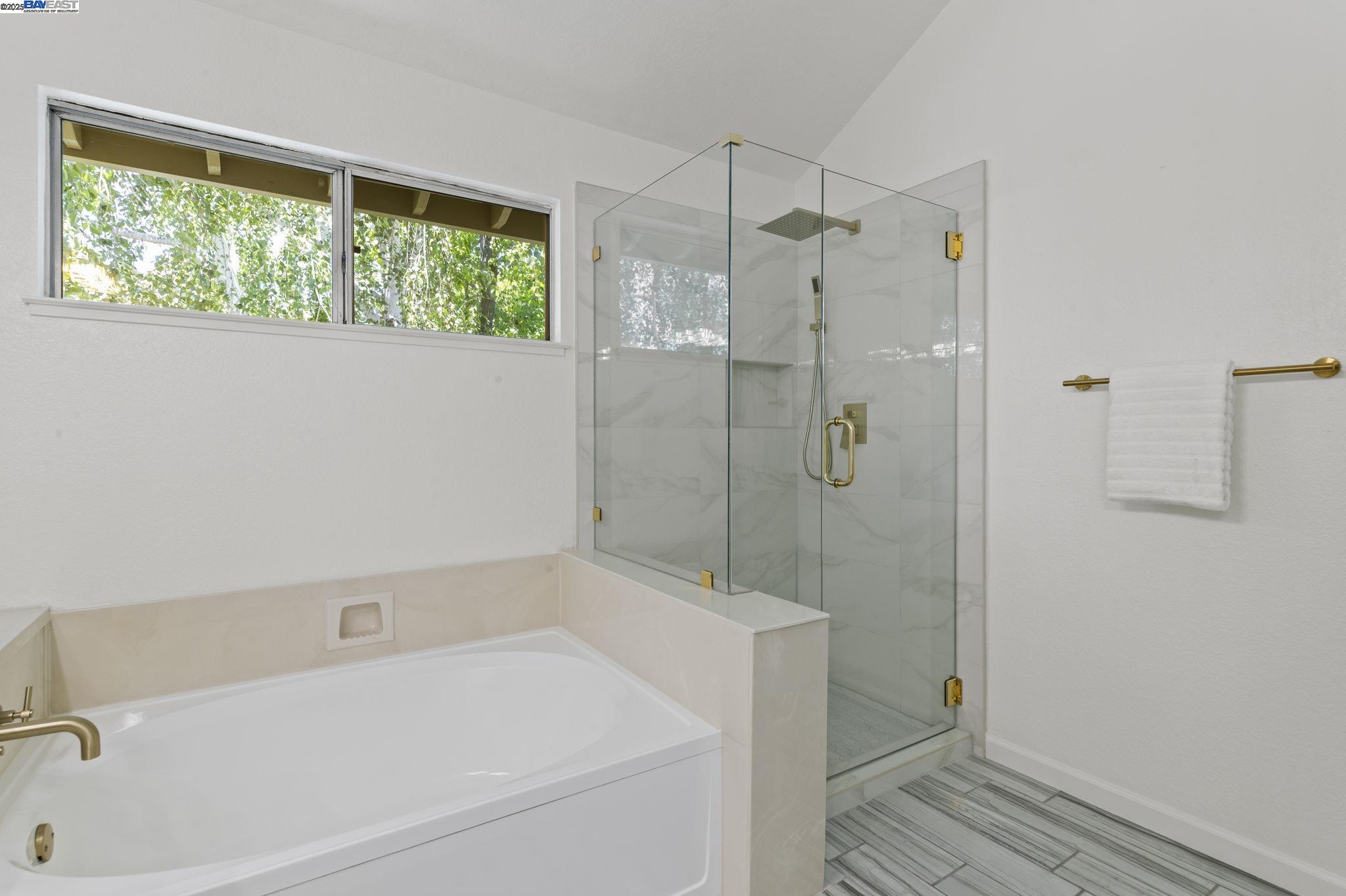 Detail Gallery Image 17 of 39 For 1585 Poppybank Ct, Pleasanton,  CA 94566 - 4 Beds | 2/1 Baths
