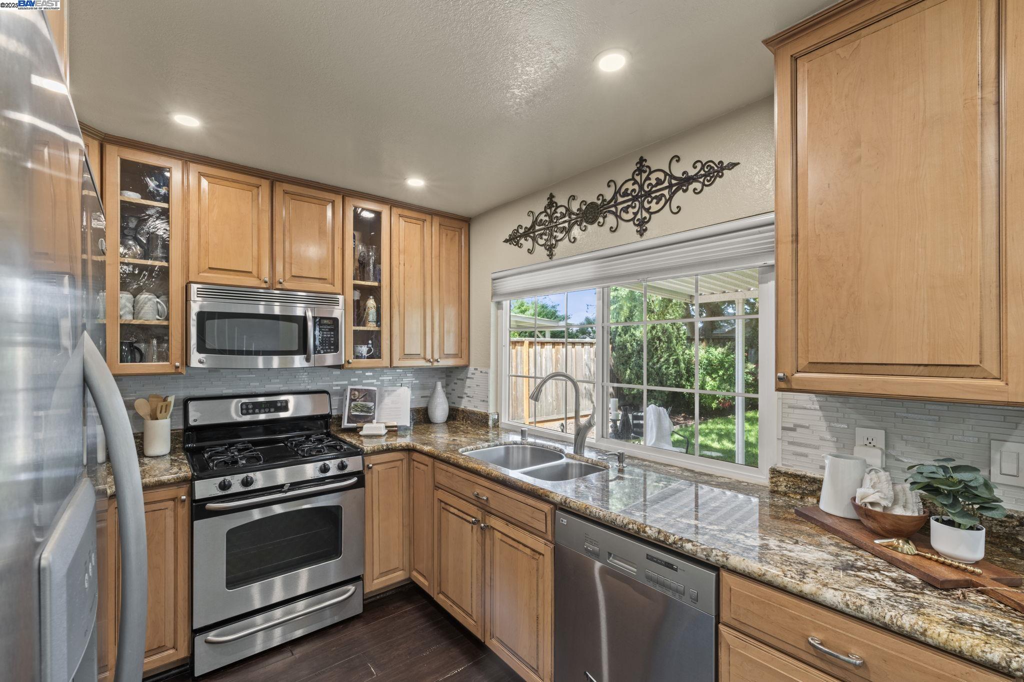 Detail Gallery Image 14 of 36 For 771 Hagemann Dr, Livermore,  CA 94551 - 4 Beds | 2 Baths