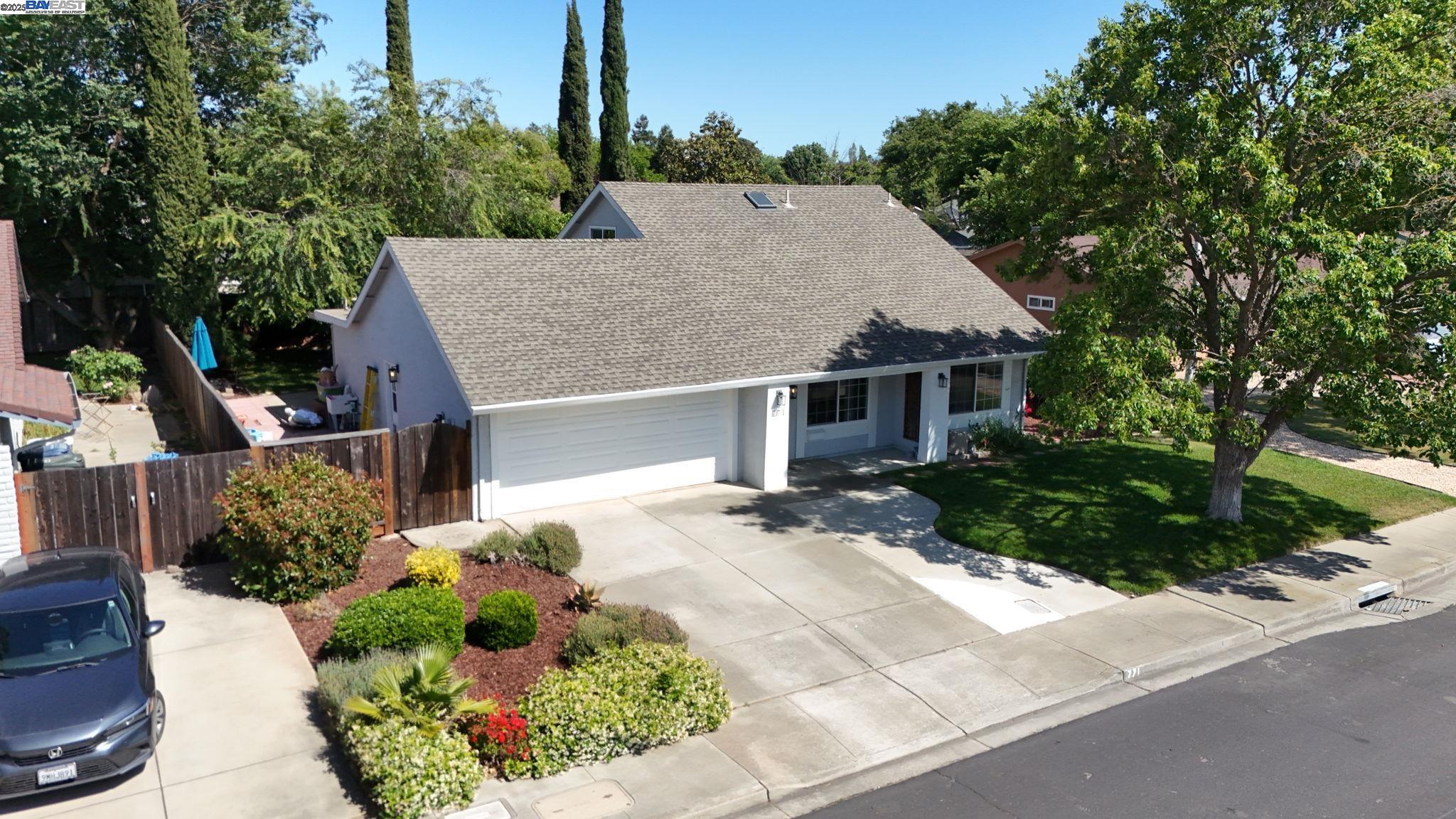 Detail Gallery Image 4 of 36 For 771 Hagemann Dr, Livermore,  CA 94551 - 4 Beds | 2 Baths