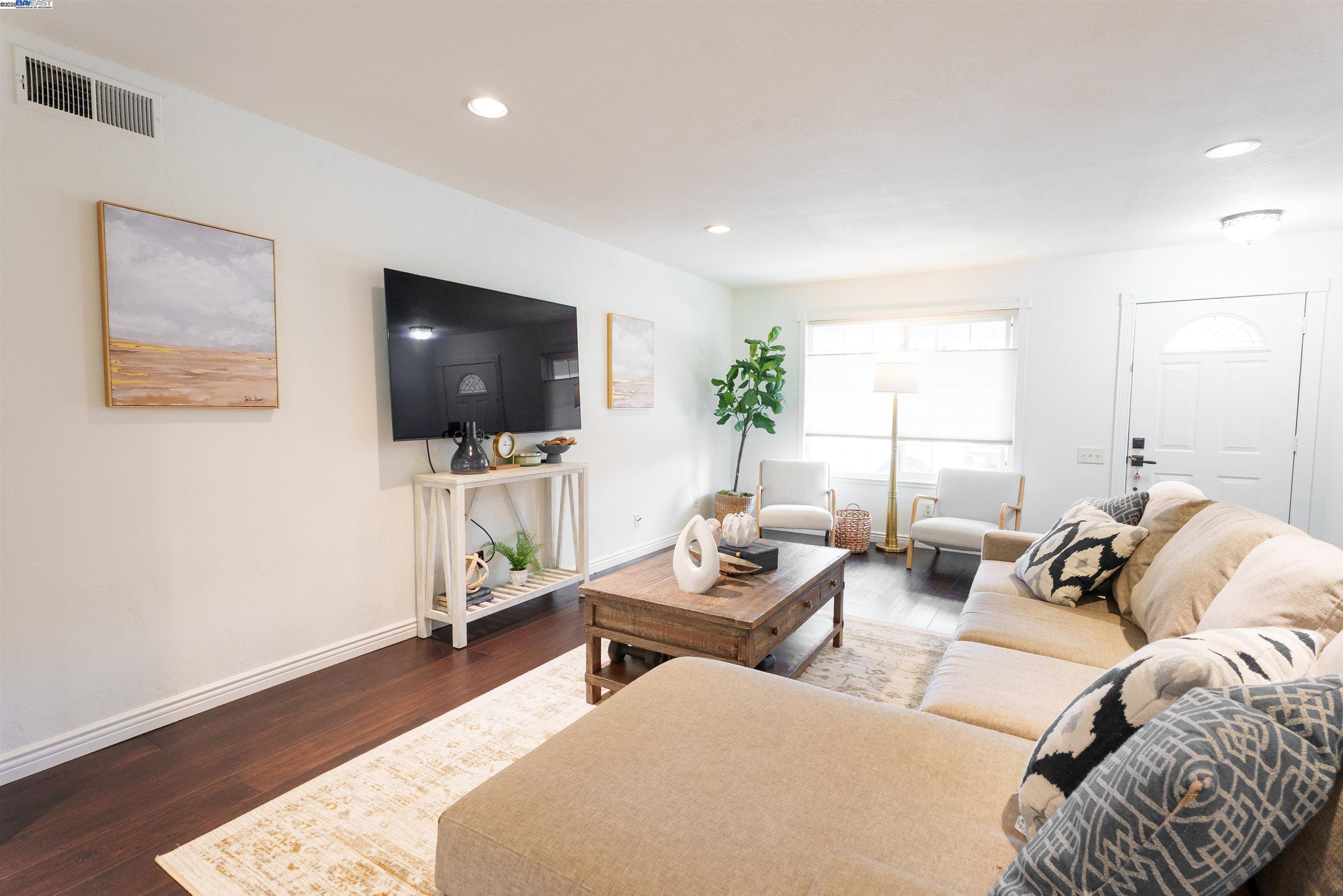Detail Gallery Image 8 of 36 For 771 Hagemann Dr, Livermore,  CA 94551 - 4 Beds | 2 Baths