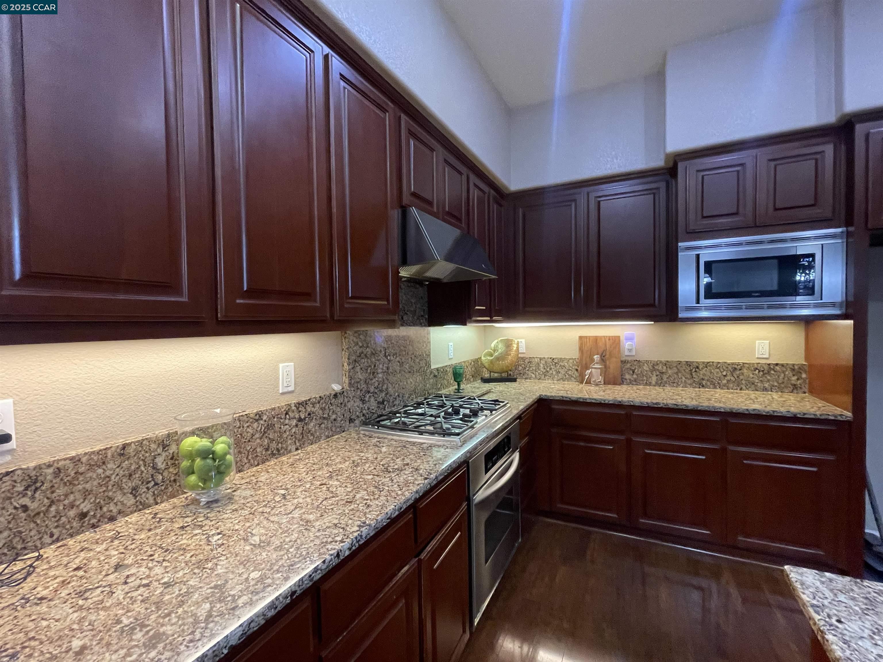Detail Gallery Image 8 of 21 For 4150 Cherry Blossom Ln, Tracy,  CA 95377 - 5 Beds | 3/1 Baths
