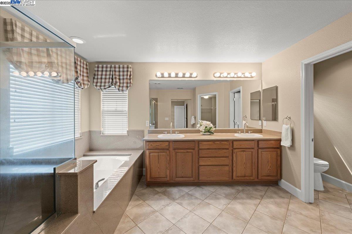 Detail Gallery Image 23 of 38 For 107 Limestone Cmn, Livermore,  CA 94550 - 3 Beds | 3 Baths