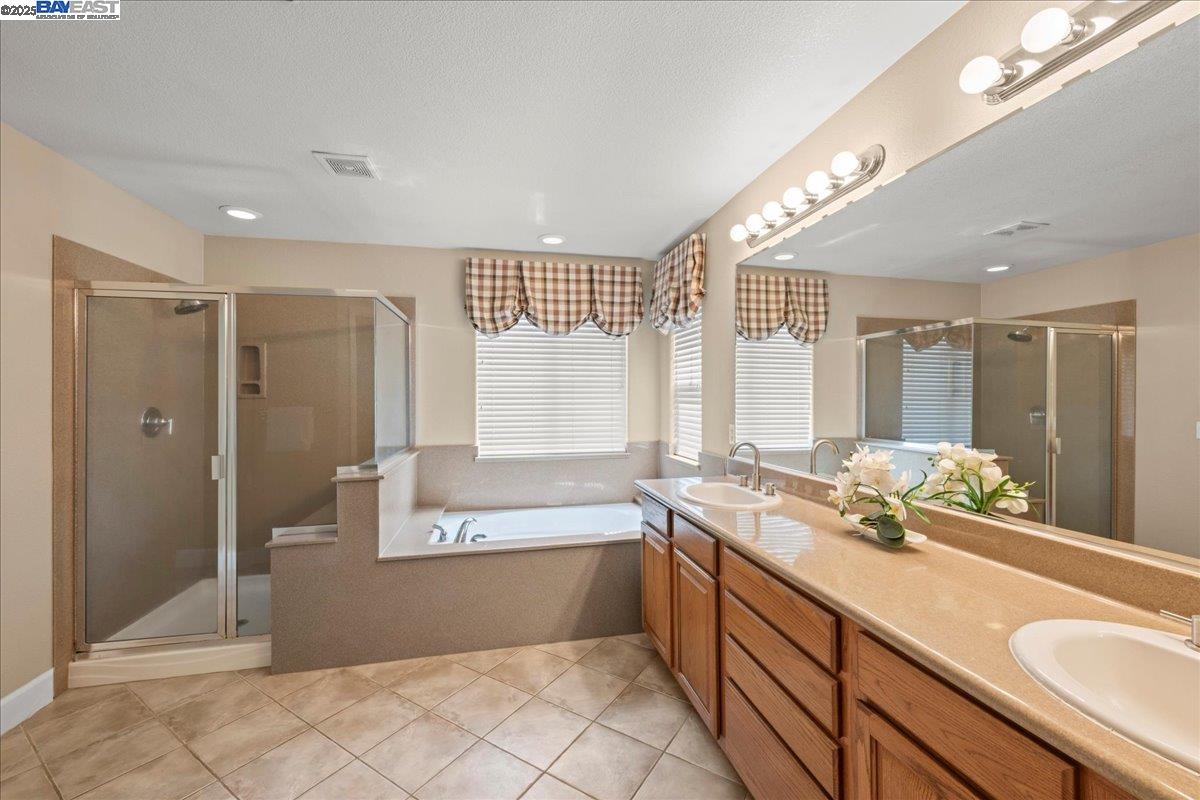 Detail Gallery Image 26 of 38 For 107 Limestone Cmn, Livermore,  CA 94550 - 3 Beds | 3 Baths