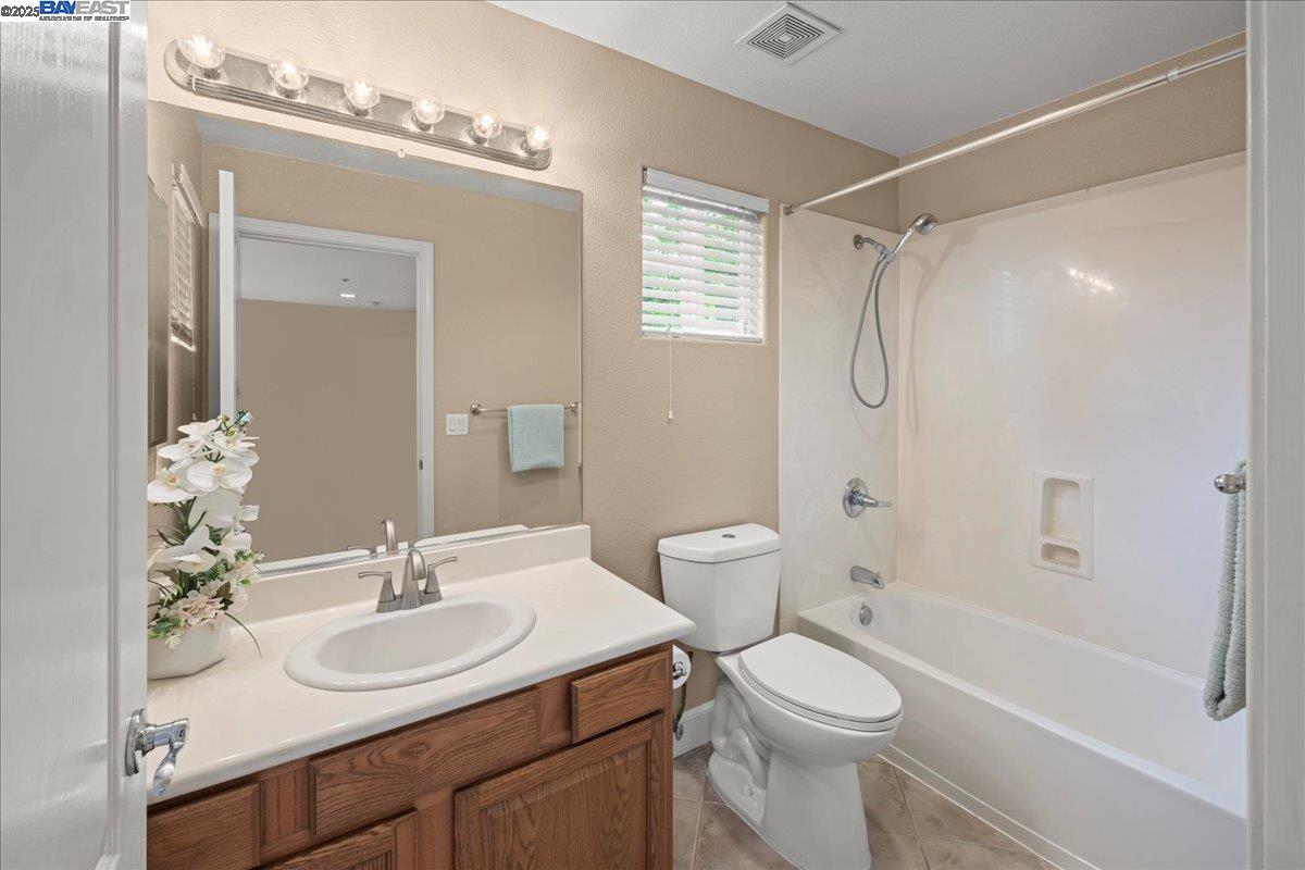 Detail Gallery Image 29 of 38 For 107 Limestone Cmn, Livermore,  CA 94550 - 3 Beds | 3 Baths