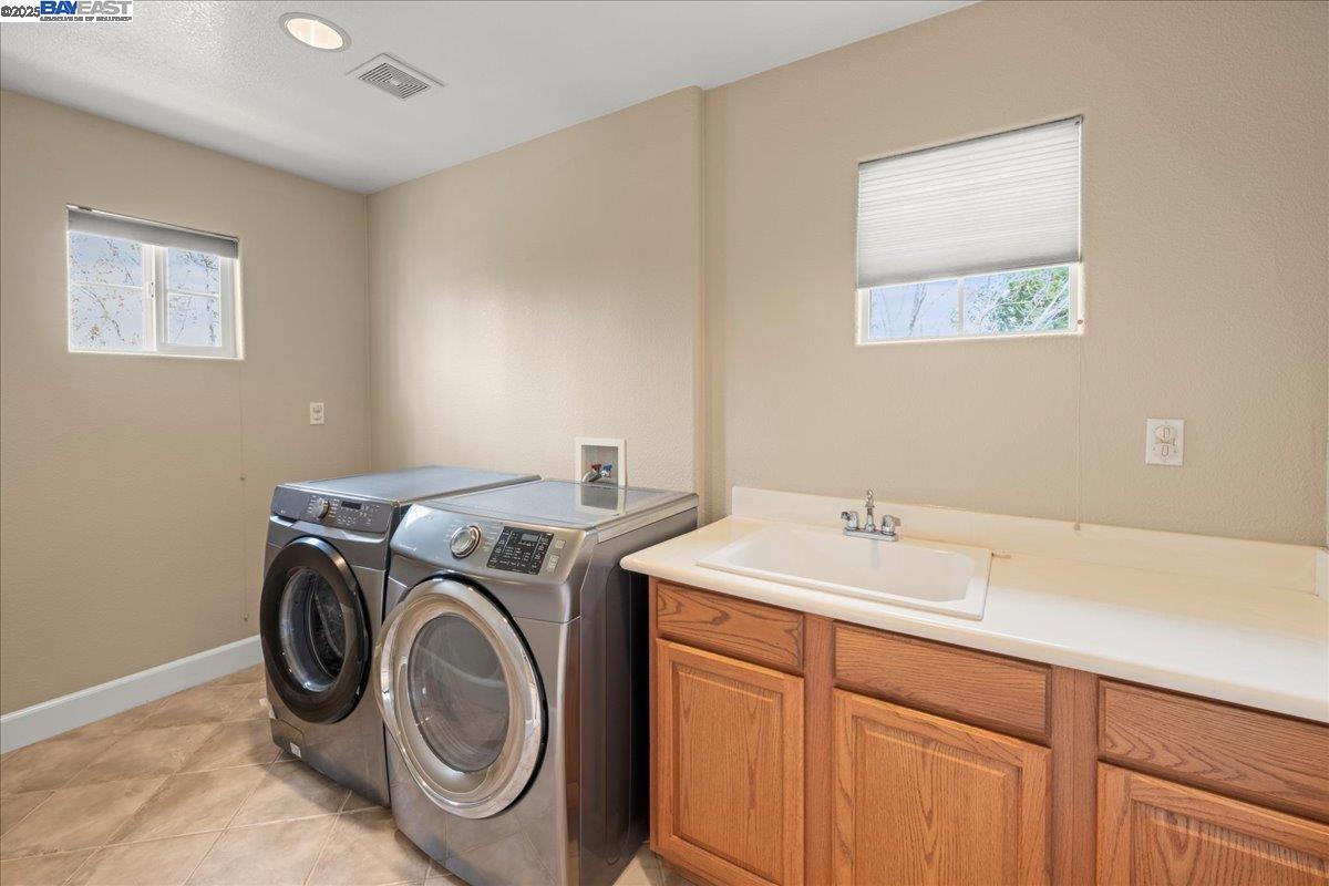 Detail Gallery Image 31 of 38 For 107 Limestone Cmn, Livermore,  CA 94550 - 3 Beds | 3 Baths