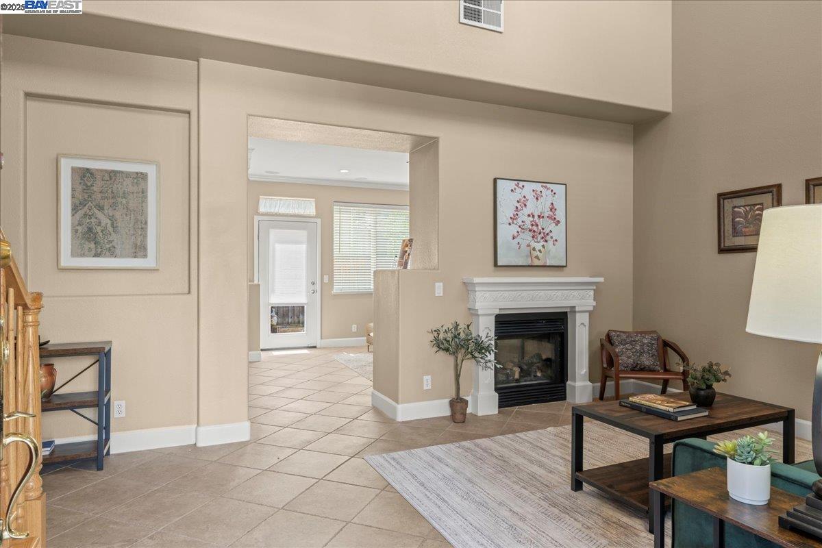 Detail Gallery Image 6 of 38 For 107 Limestone Cmn, Livermore,  CA 94550 - 3 Beds | 3 Baths