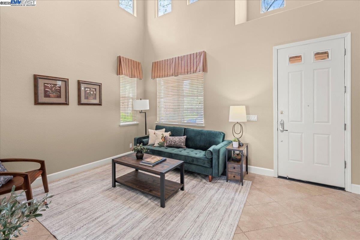Detail Gallery Image 7 of 38 For 107 Limestone Cmn, Livermore,  CA 94550 - 3 Beds | 3 Baths