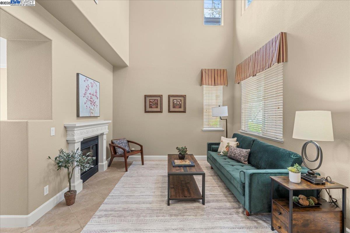 Detail Gallery Image 9 of 38 For 107 Limestone Cmn, Livermore,  CA 94550 - 3 Beds | 3 Baths