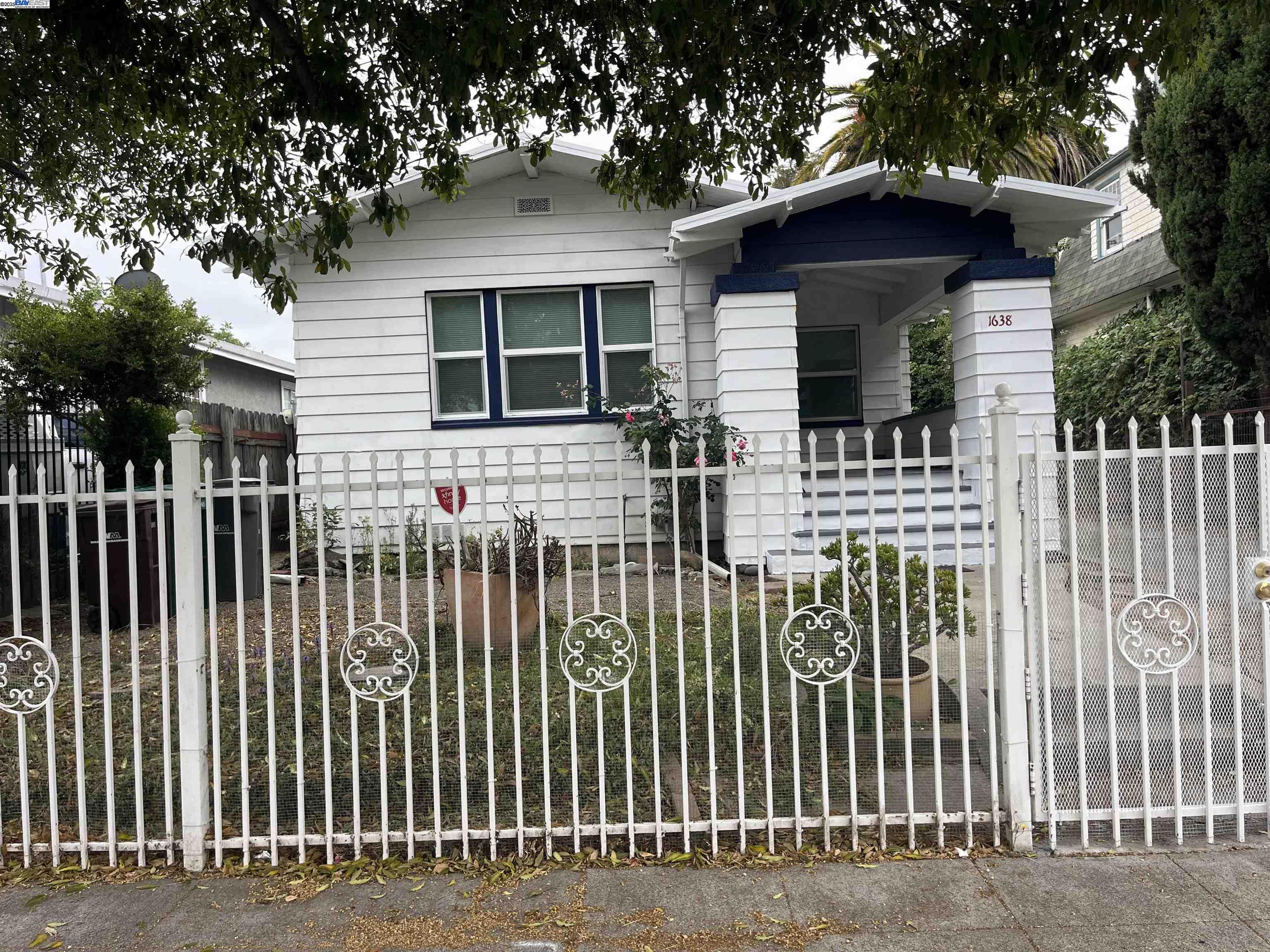 Detail Gallery Image 1 of 32 For 1638 84th Ave, Oakland,  CA 94621 - 2 Beds | 1 Baths