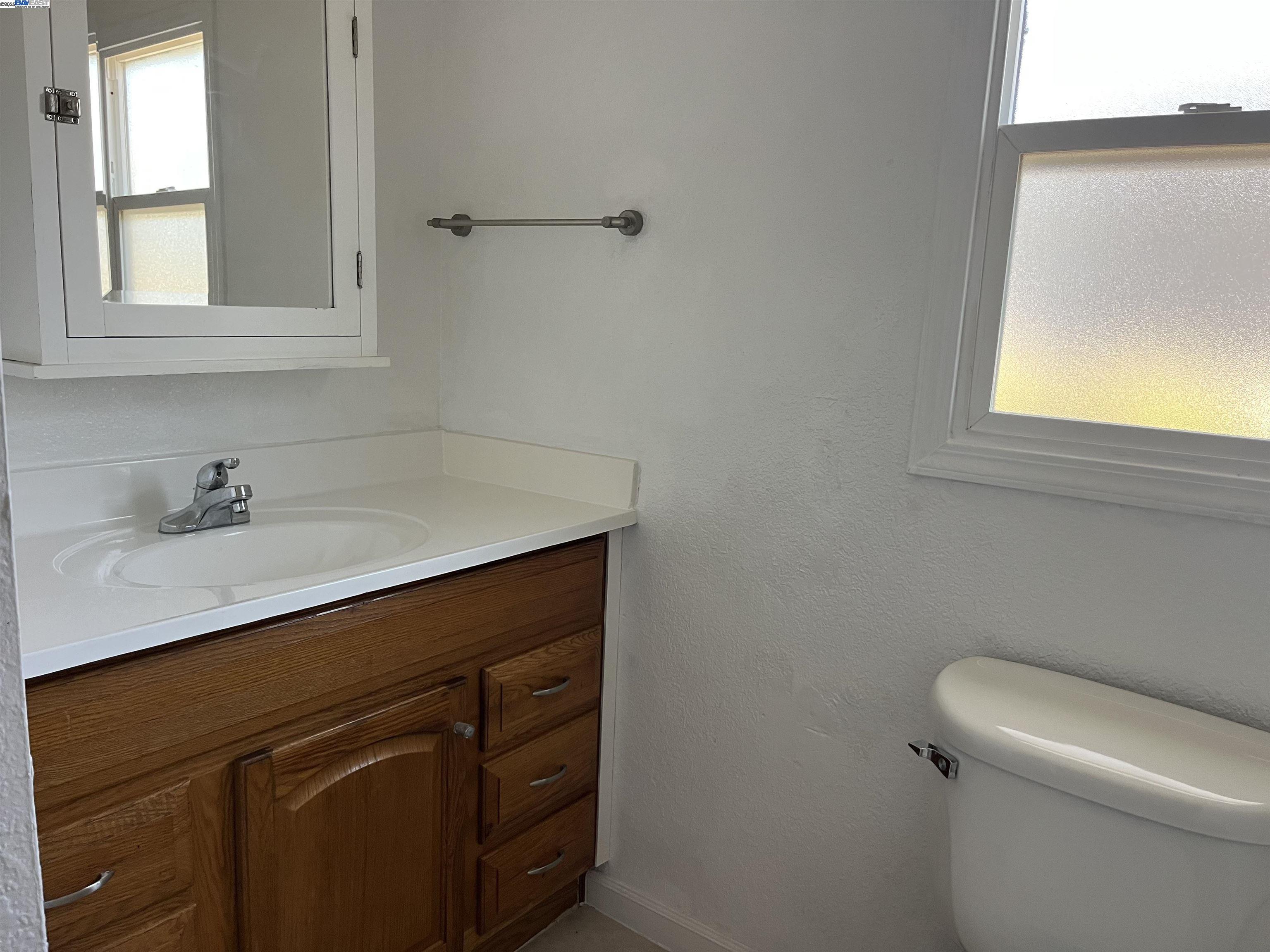 Detail Gallery Image 16 of 32 For 1638 84th Ave, Oakland,  CA 94621 - 2 Beds | 1 Baths