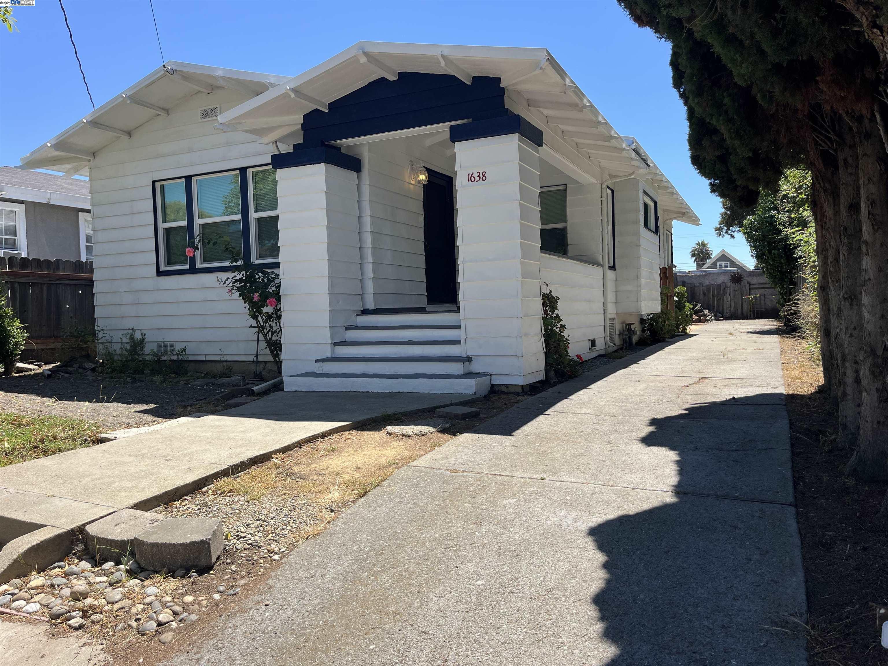 Detail Gallery Image 5 of 32 For 1638 84th Ave, Oakland,  CA 94621 - 2 Beds | 1 Baths