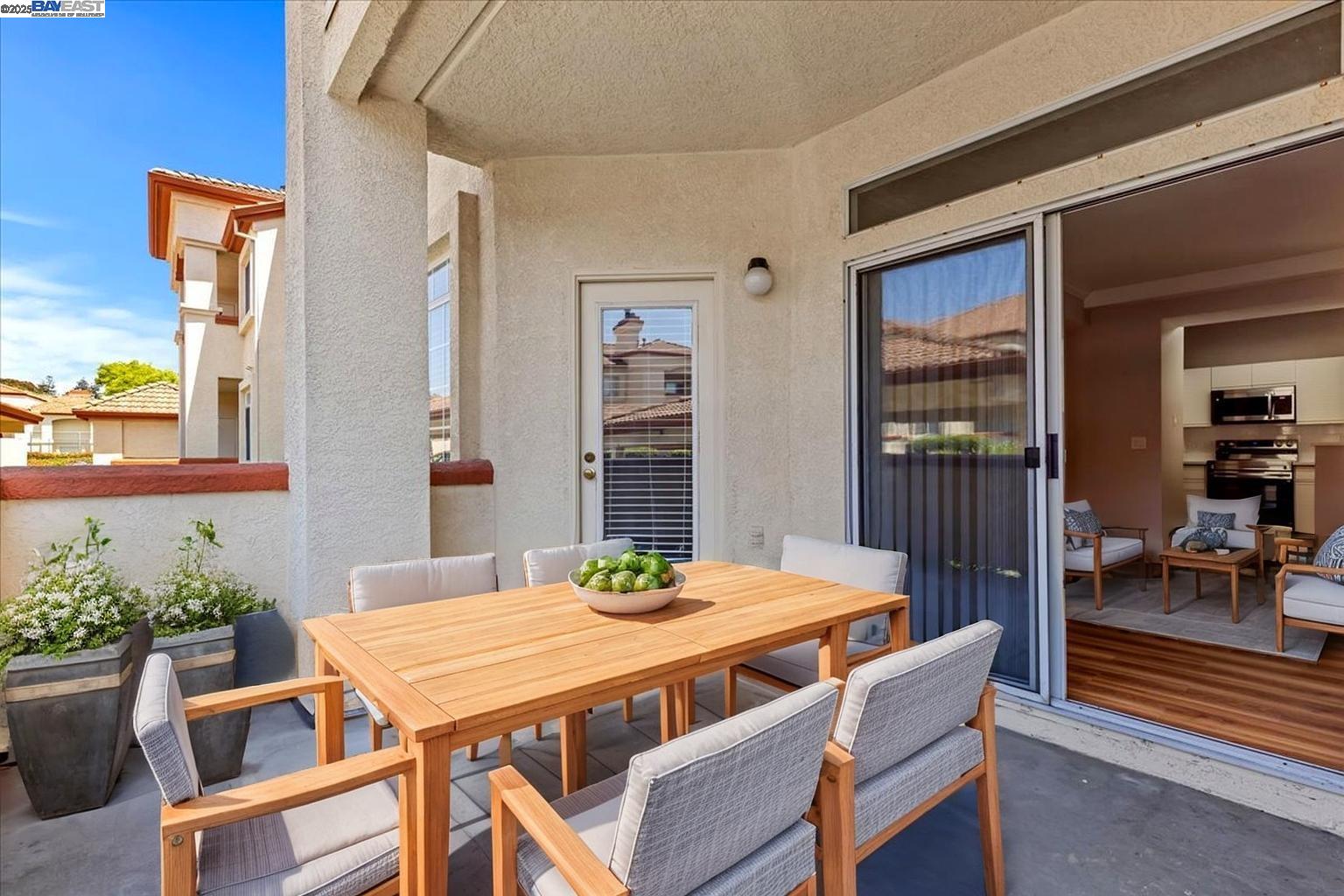 Detail Gallery Image 4 of 32 For 7054 Dublin Meadows St #D,  Dublin,  CA 94568 - 2 Beds | 2 Baths