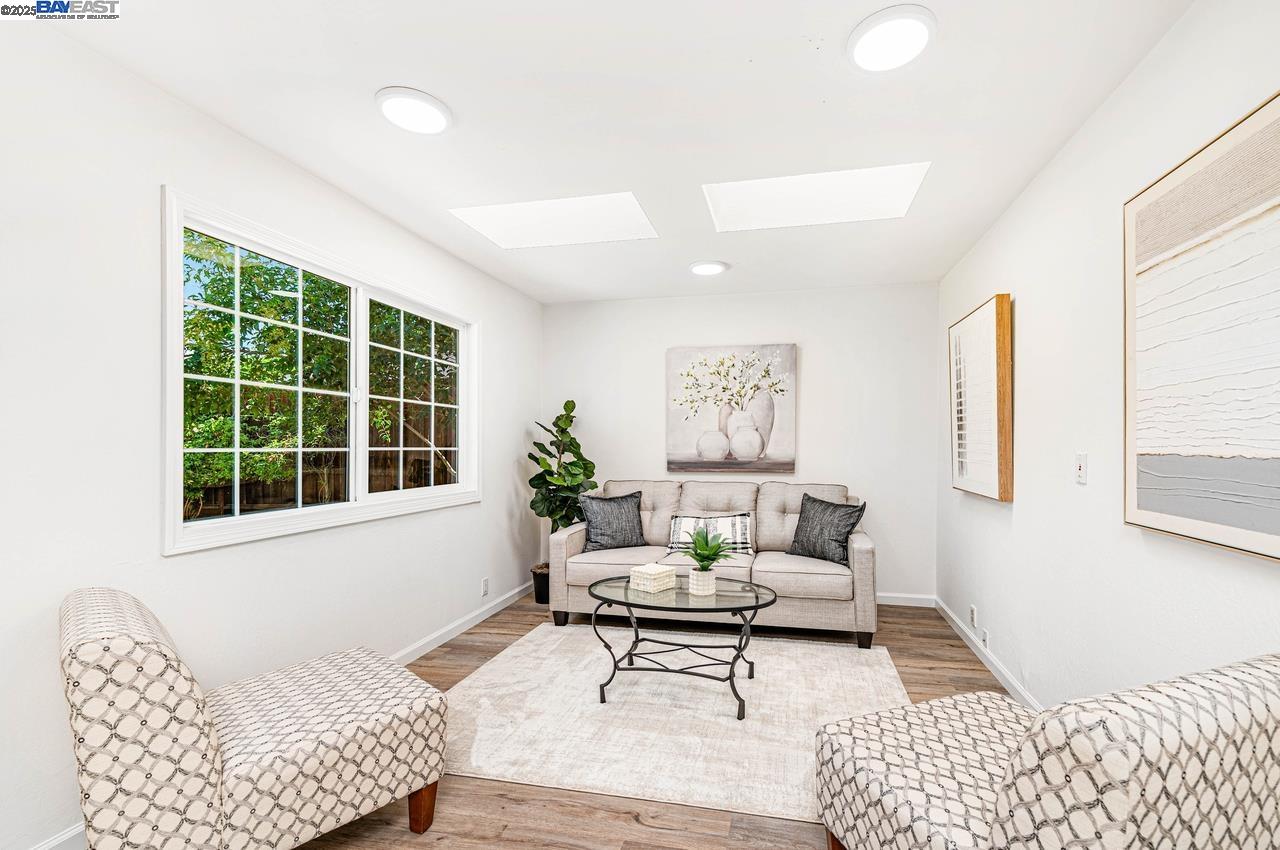 Detail Gallery Image 5 of 31 For 954 Crellin Rd, Pleasanton,  CA 94566 - 4 Beds | 3 Baths