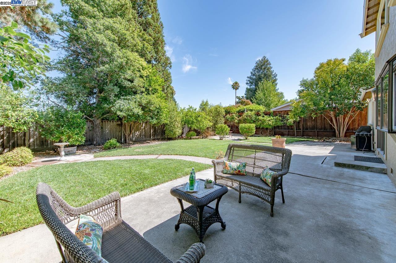 Detail Gallery Image 6 of 31 For 954 Crellin Rd, Pleasanton,  CA 94566 - 4 Beds | 3 Baths