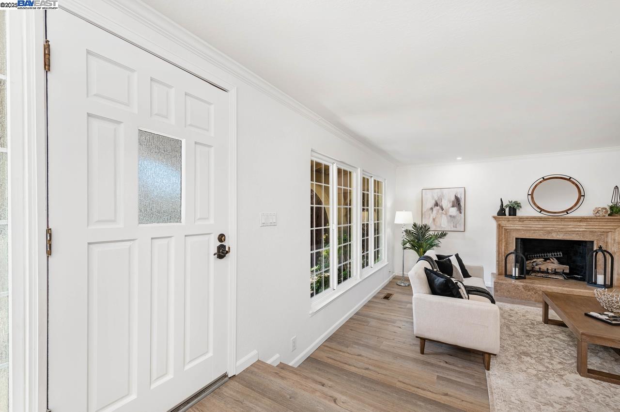 Detail Gallery Image 8 of 31 For 954 Crellin Rd, Pleasanton,  CA 94566 - 4 Beds | 3 Baths