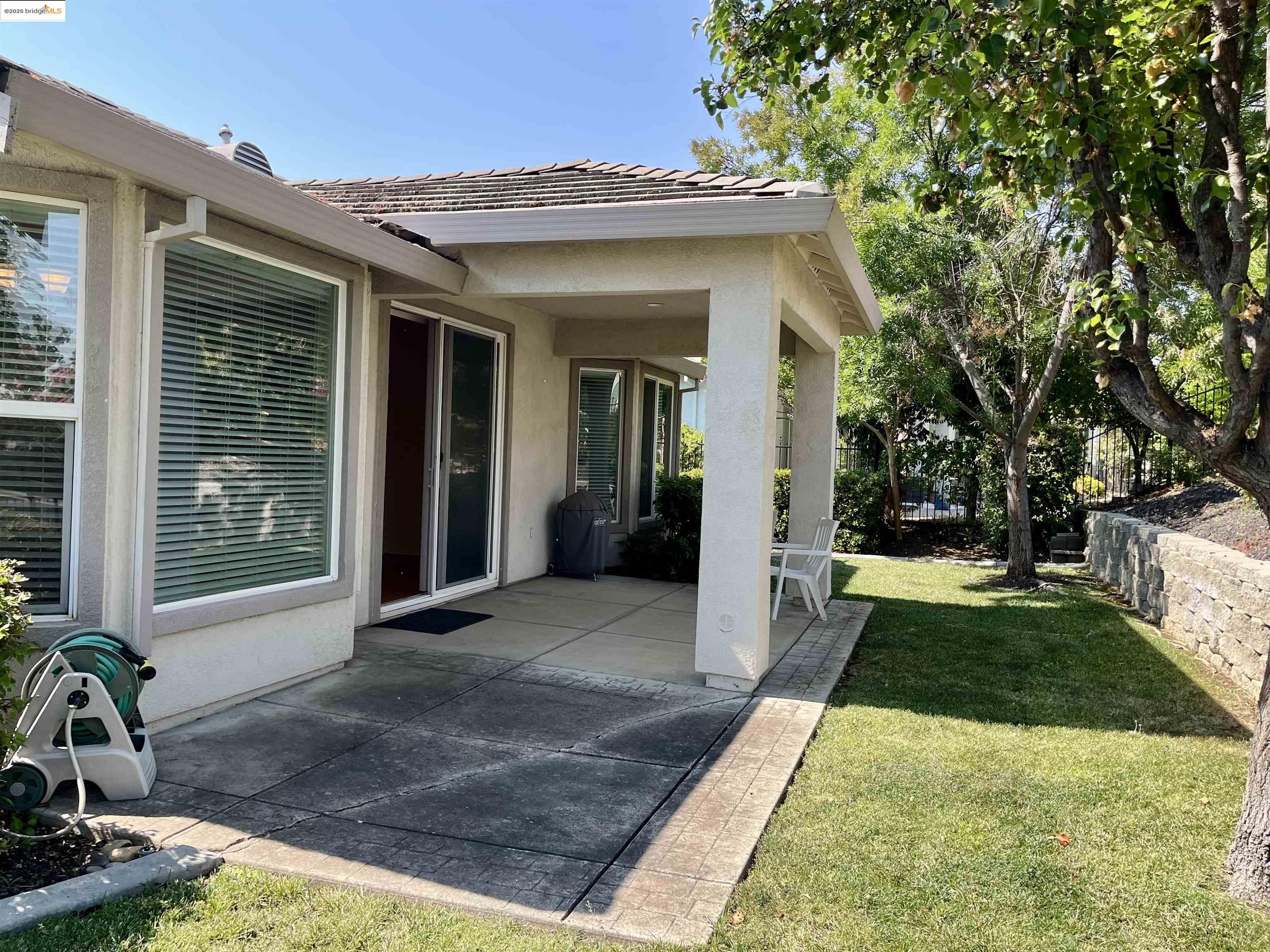 Detail Gallery Image 3 of 17 For 1381 Bonum Way, Brentwood,  CA 94513 - 2 Beds | 2 Baths